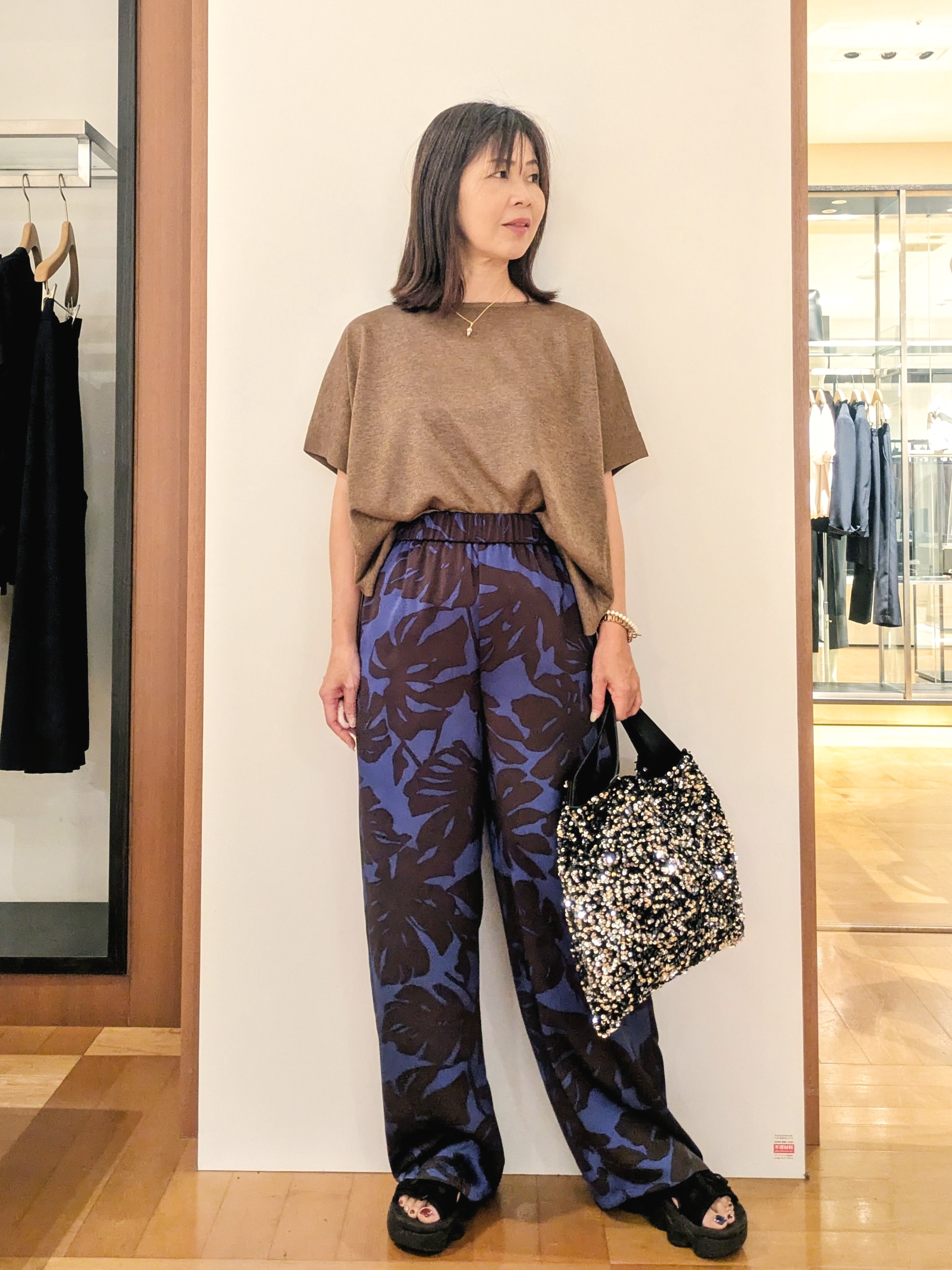 laverさんの「UNTITLED｜【アンサンブル可/品のある透け感】Tシャツ風ニットトップス」を使ったコーディネート