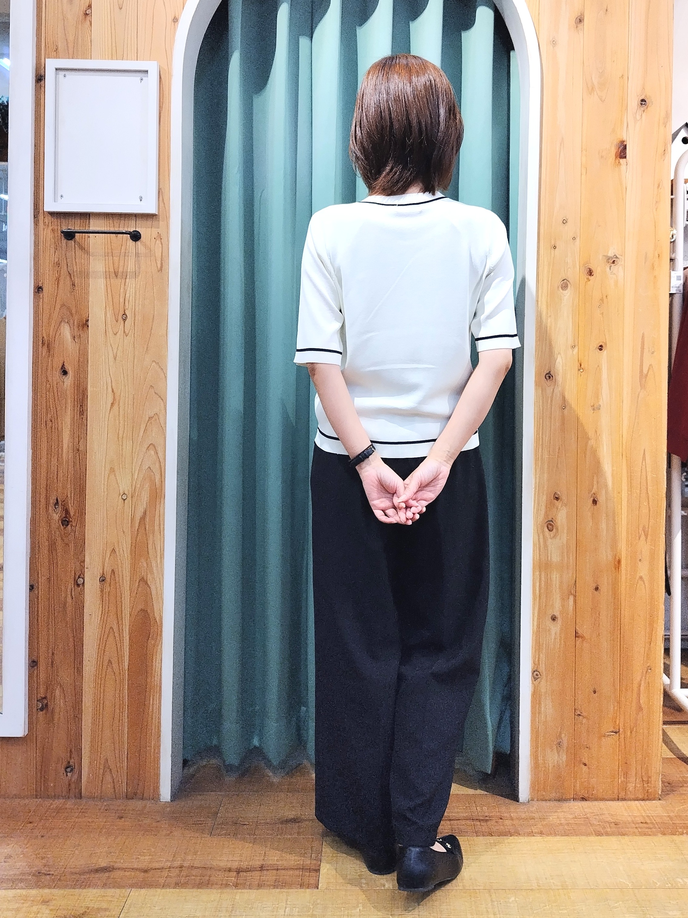 ショーコラさんの「SHOO･LA･RUE｜【ひんやり/UV/S-LL/洗濯機可】毛玉になりにくい 配色5分袖カーディガン」を使ったコーディネート