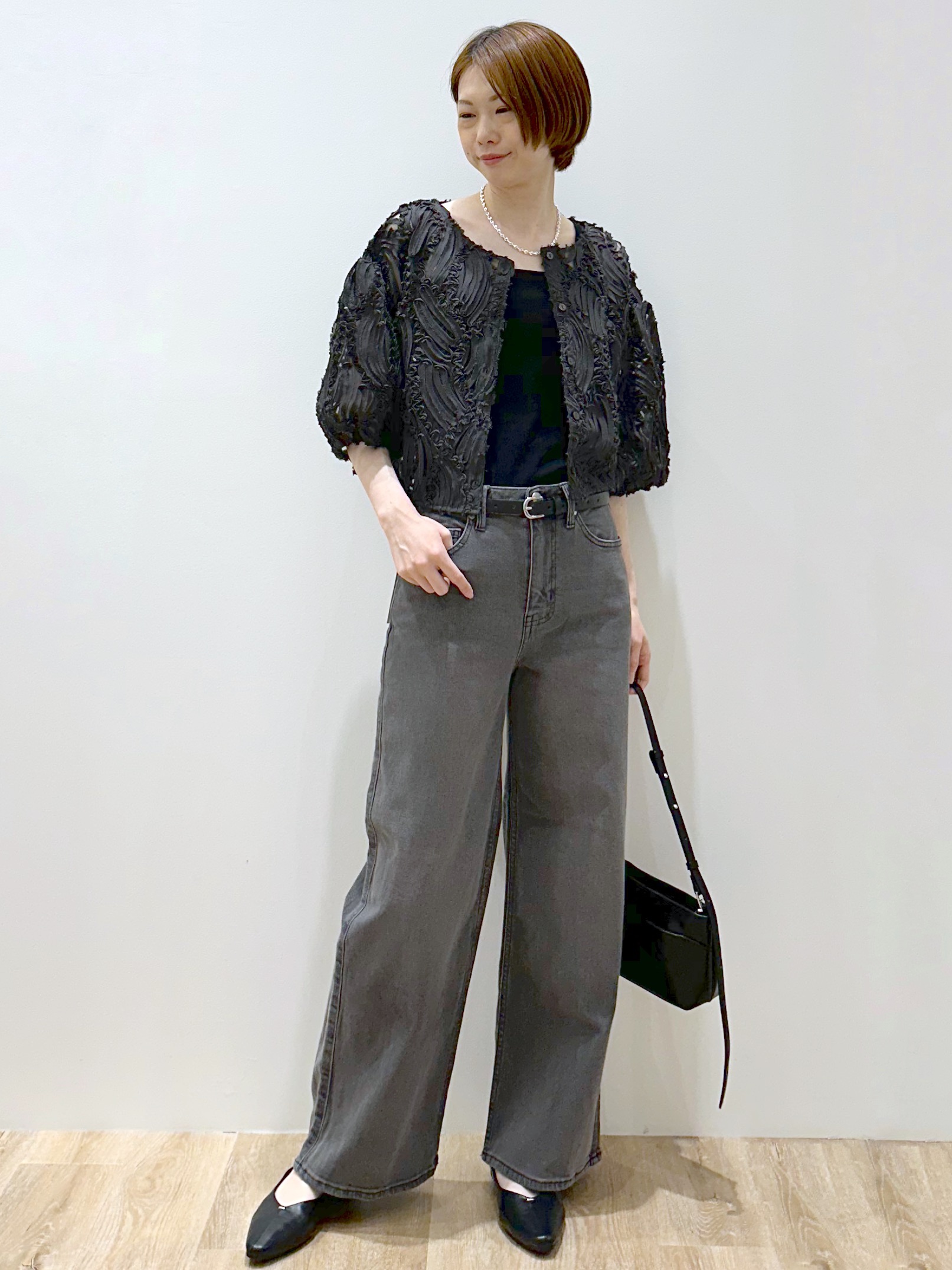 yurieさんの「OPAQUE.CLIP｜立体レースボリュームスリーブブラウス【洗える】」を使ったコーディネート