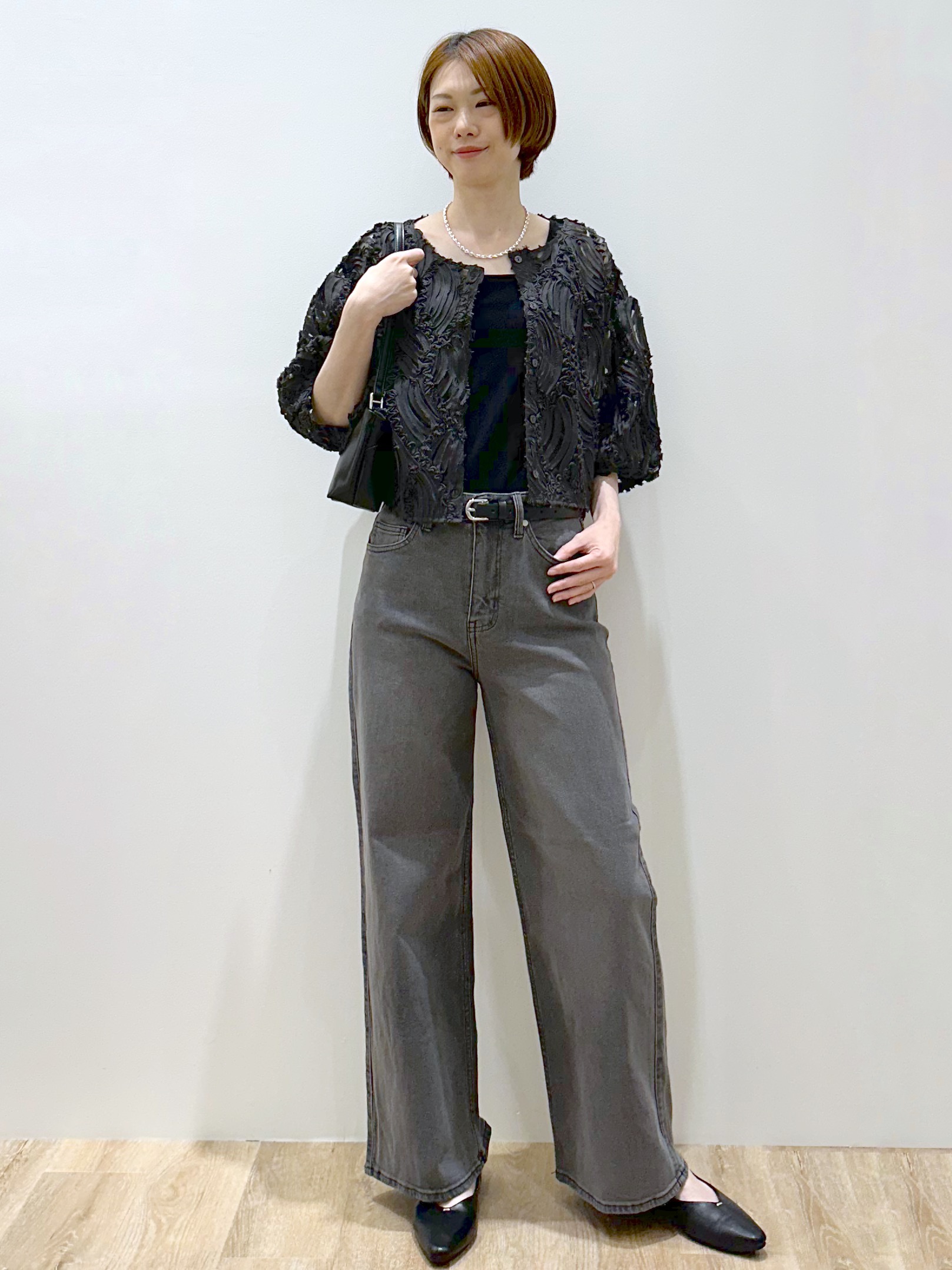 yurieさんの「OPAQUE.CLIP｜立体レースボリュームスリーブブラウス【洗える】」を使ったコーディネート