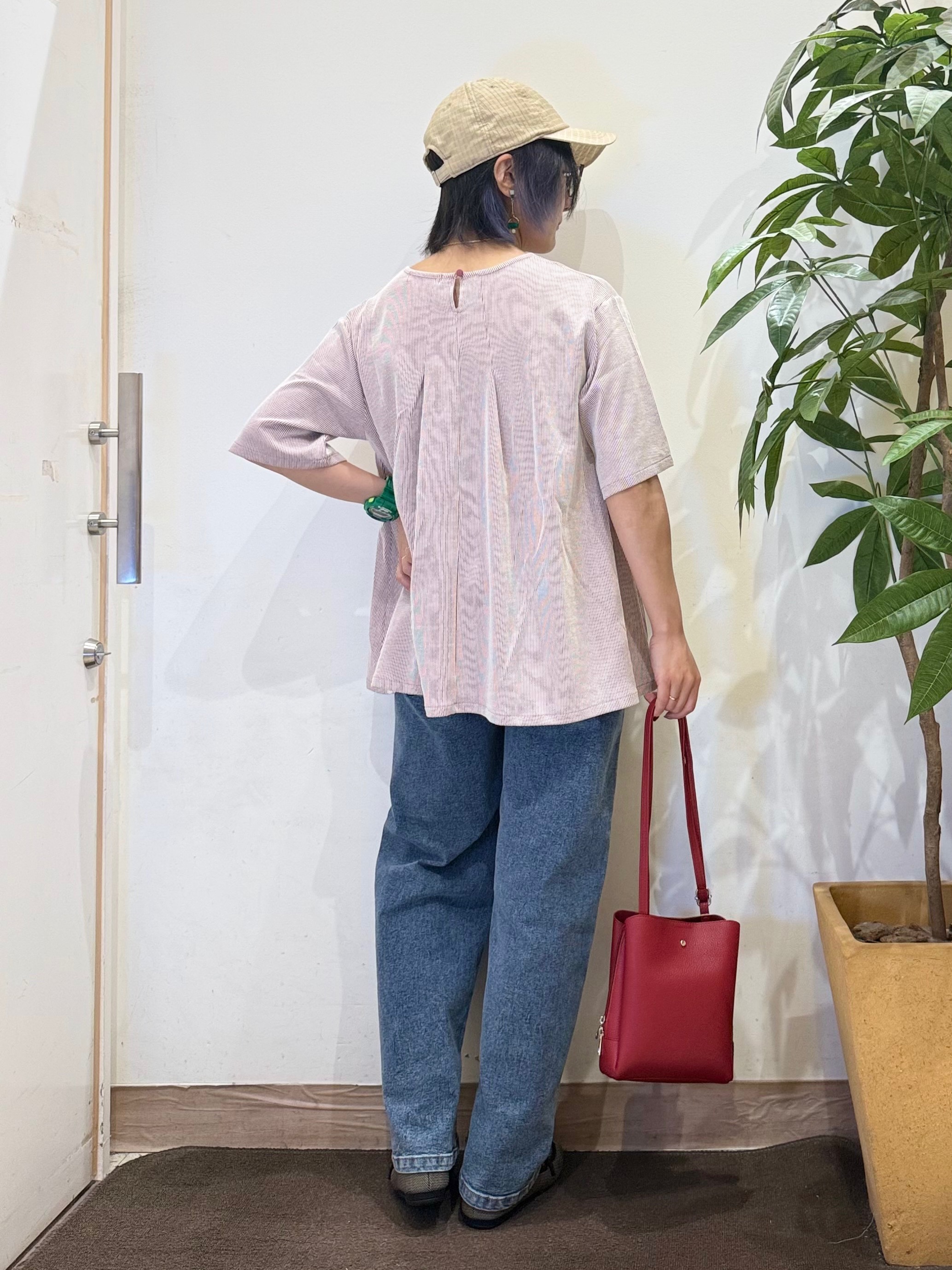 misakiさんの「SHOO･LA･RUE｜【洗濯機可/S-LL】インせずすっきり見え ストライプ柄タックトップス」を使ったコーディネート