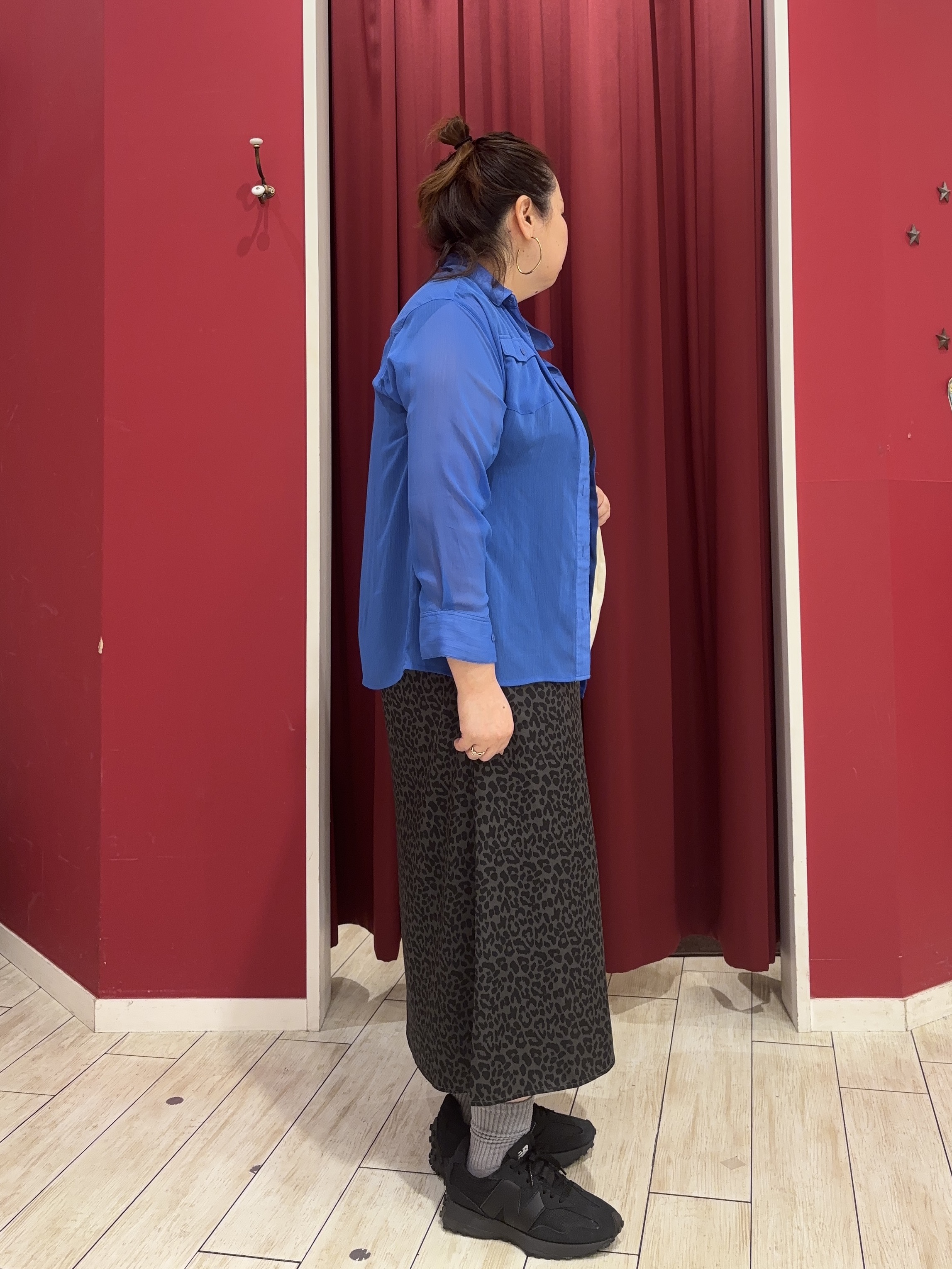 KOZAさんの「SHOO･LA･RUE｜【洗濯機可】ダブルポケット 楊柳しぼしぼシアーシャツ」を使ったコーディネート