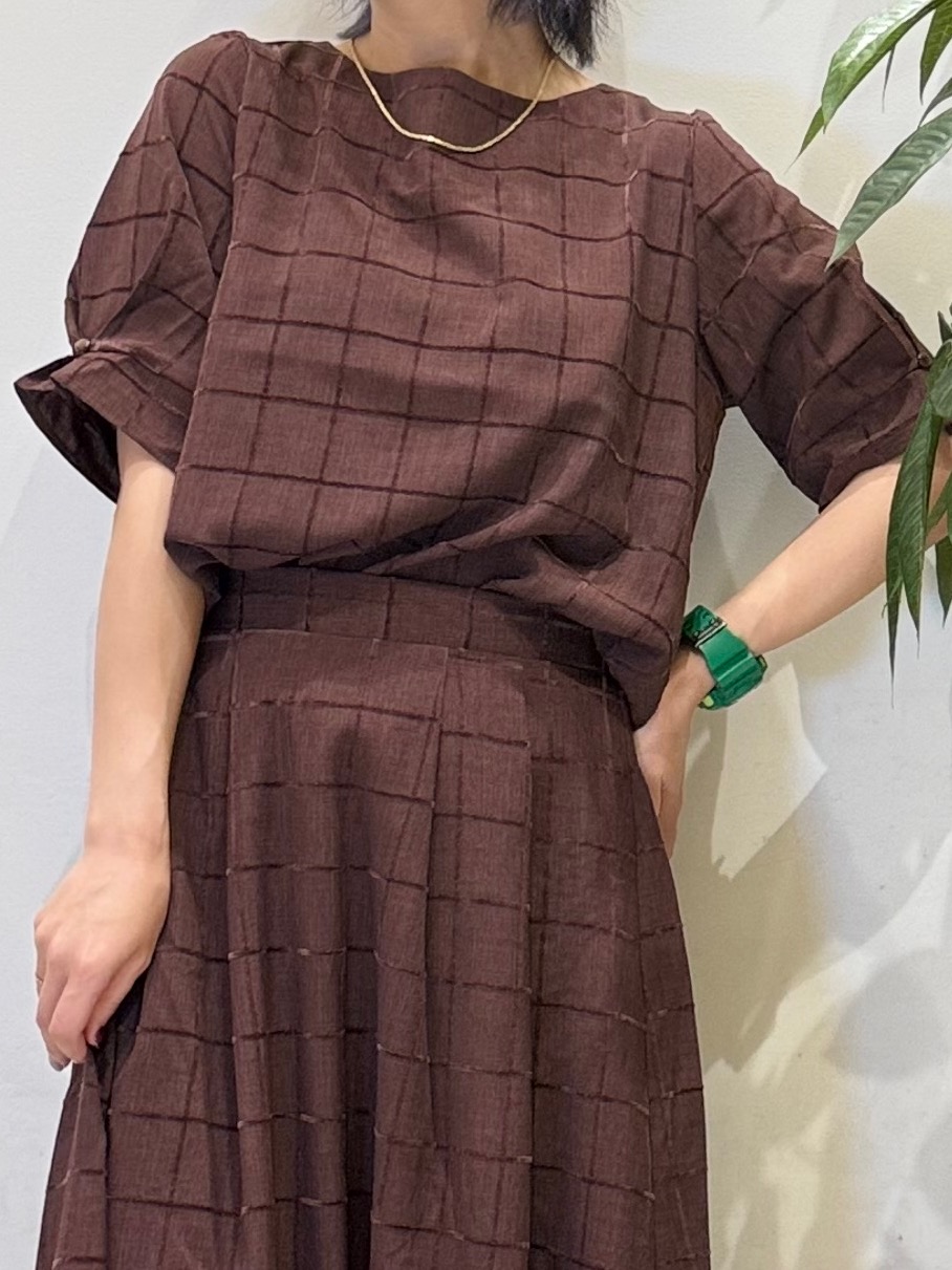 misakiさんの「SHOO･LA･RUE｜【セットアップ可/S-LL】モールチェックで上品に タックスリーブ ブラウス」を使ったコーディネート