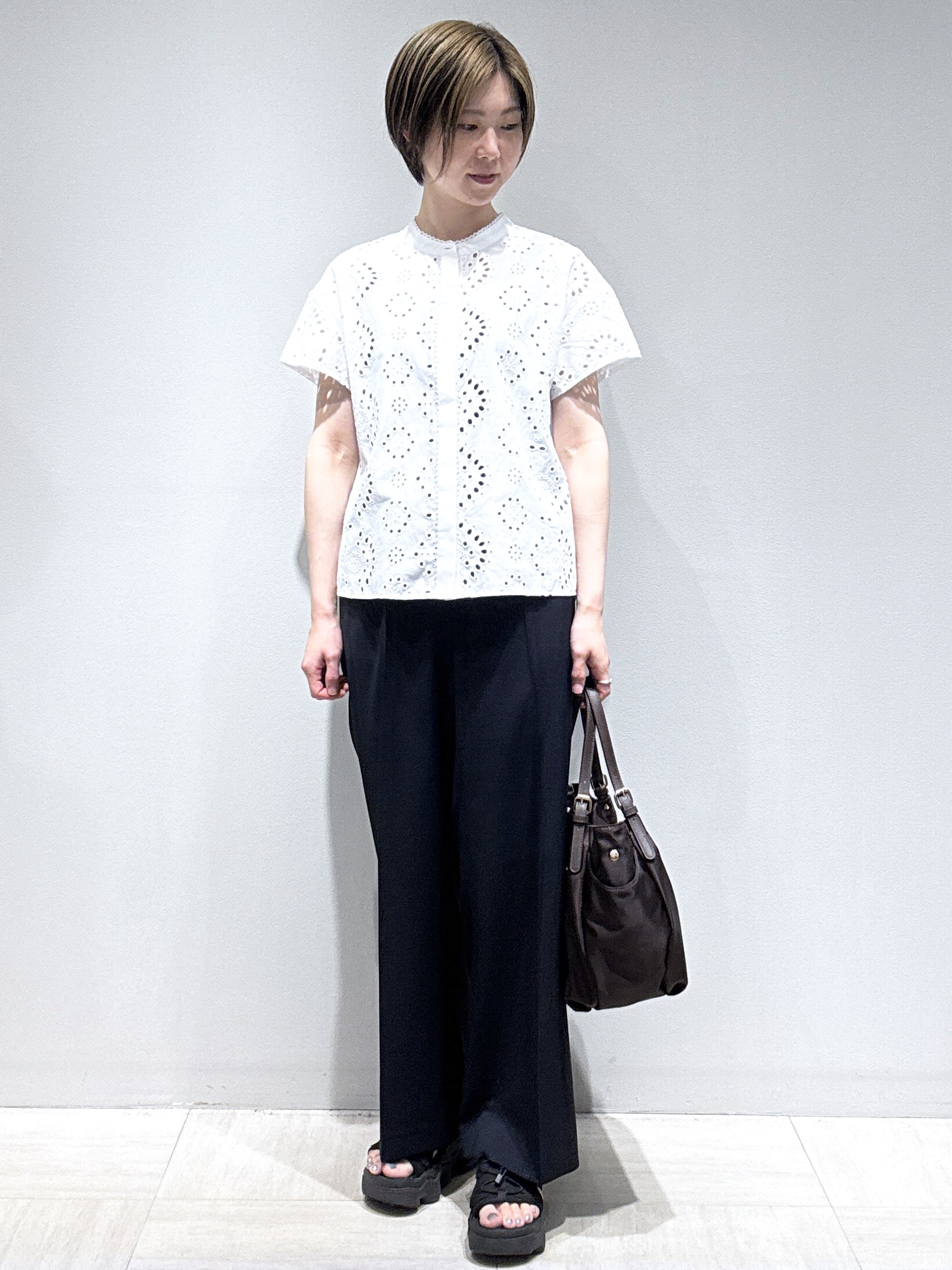 まちこさんの「Reflect｜【通勤◎】カットワーク刺繍レース シャツブラウス」を使ったコーディネート