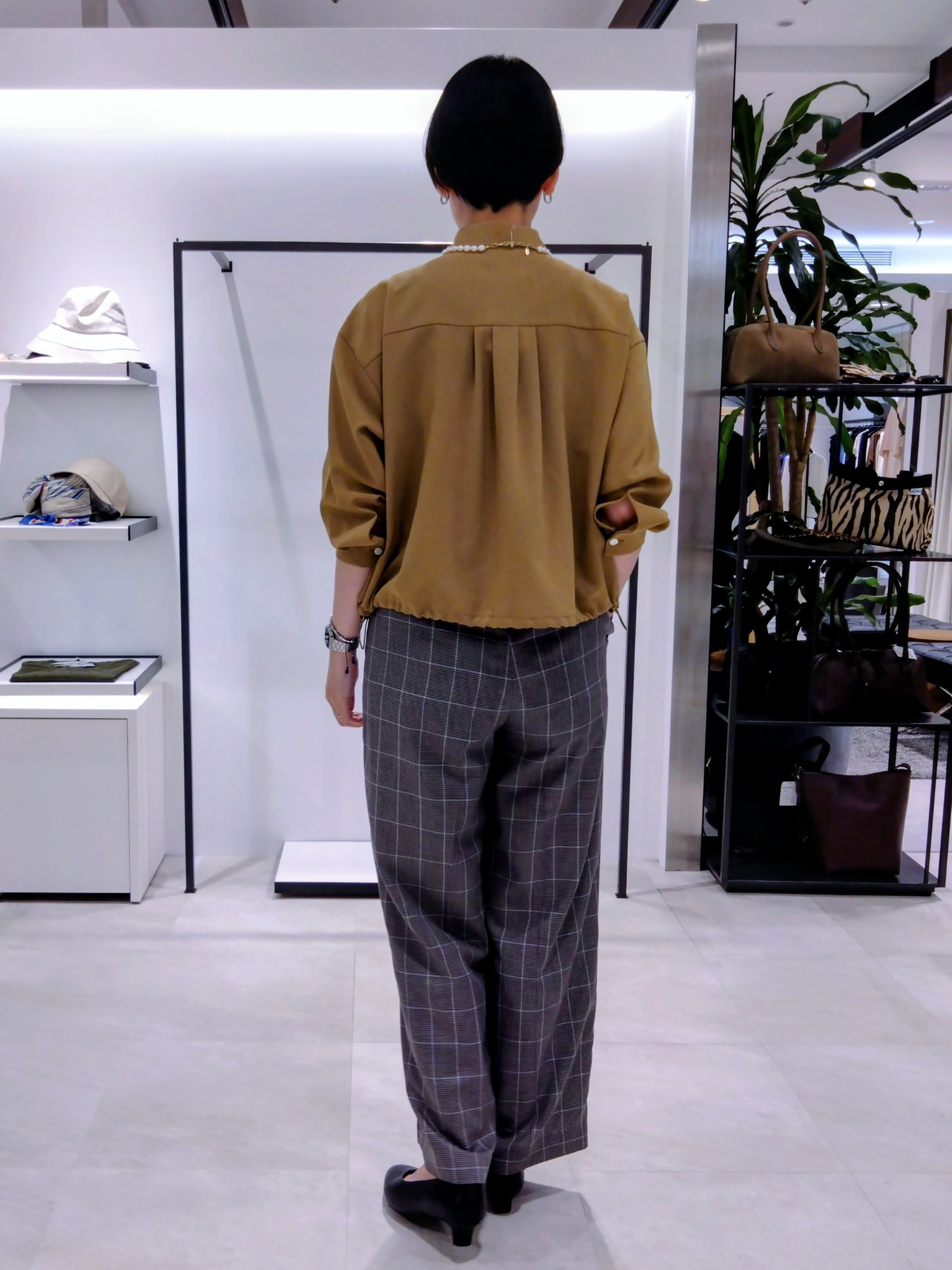 まちこさんの「UNTITLED｜【セットアップ可/UVカット/接触冷感】エアリークールドロストシャツ」を使ったコーディネート