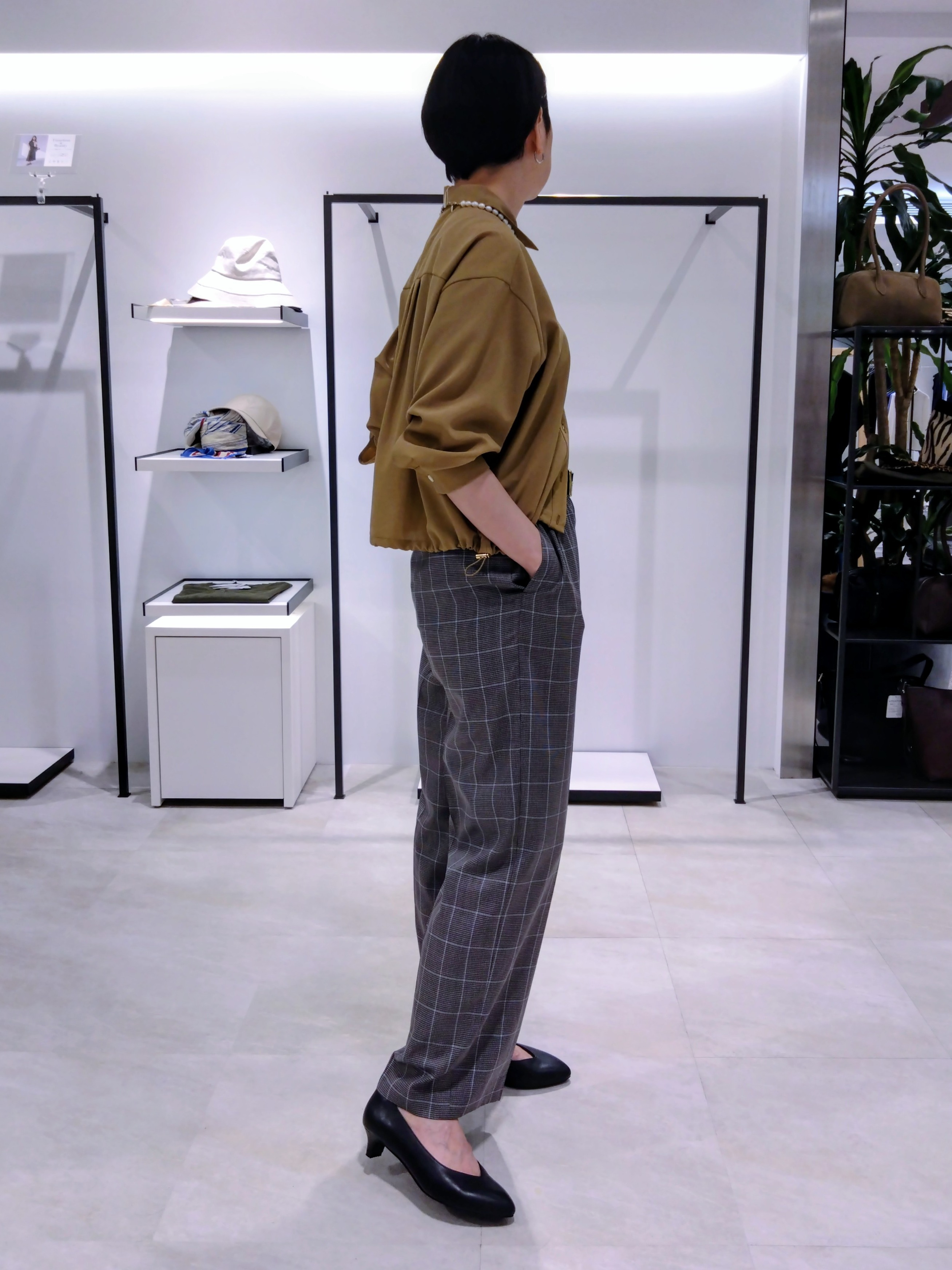 まちこさんの「UNTITLED｜【セットアップ可/UVカット/接触冷感】エアリークールドロストシャツ」を使ったコーディネート