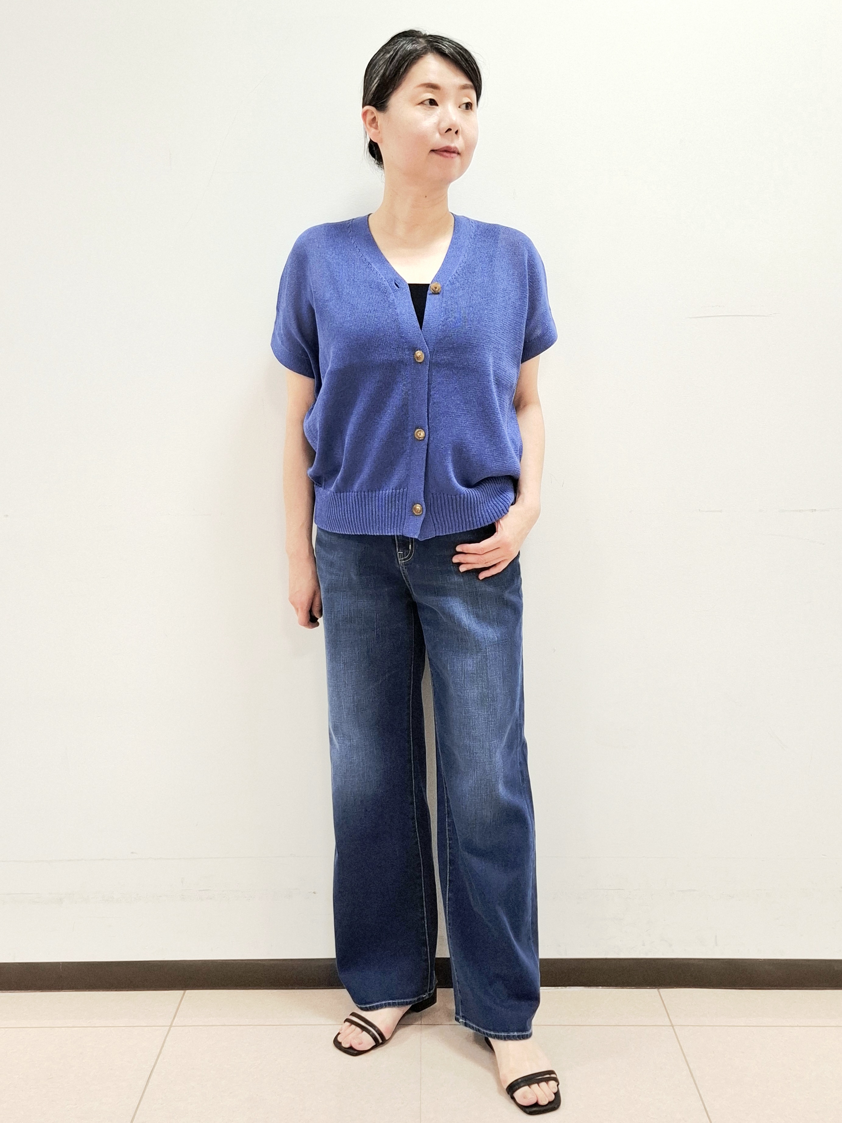 ねぎさんの「UNTITLED｜【洗える/清涼感】ドライタッチスリーブレスカーディガン」を使ったコーディネート