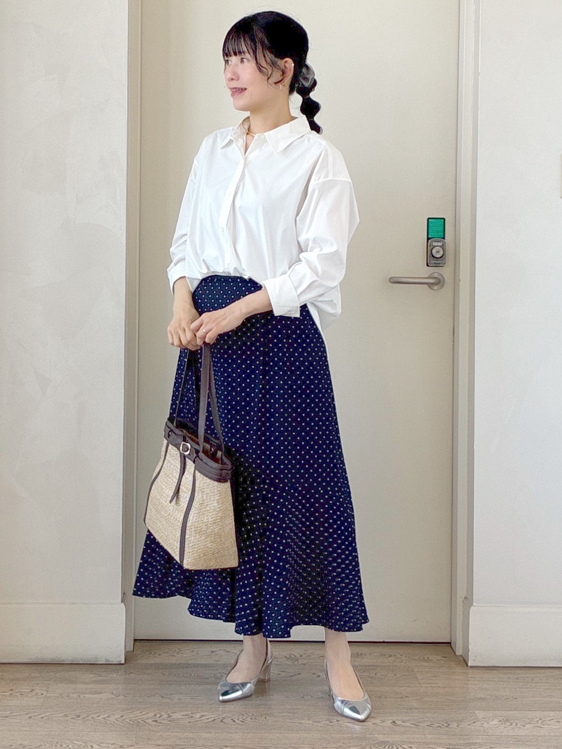  beni_gingerさんの「Reflect｜【羽織りにも◎】タイプライタービッグシャツ」を使ったコーディネート