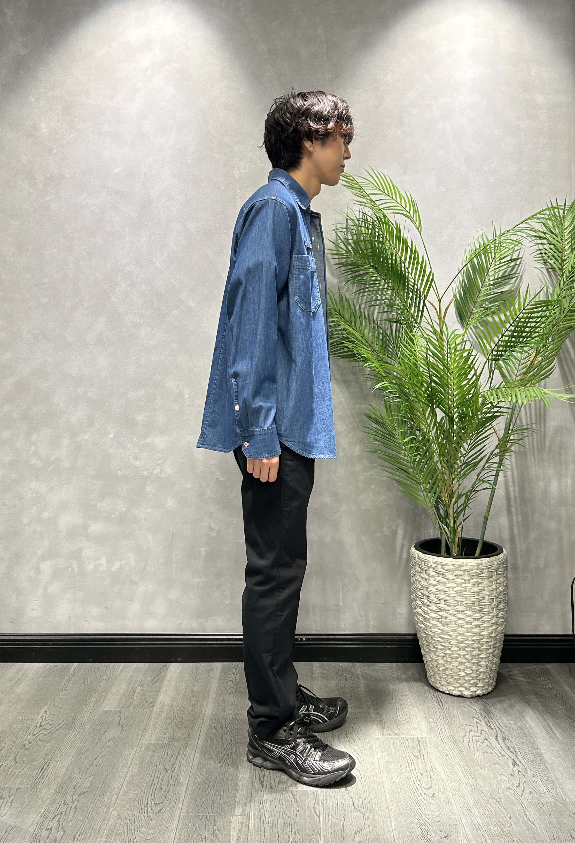 ruiさんの「TAKEO KIKUCHI｜【BOWLER HAT LABEL】Tエンブレム デニムシャツ」を使ったコーディネート