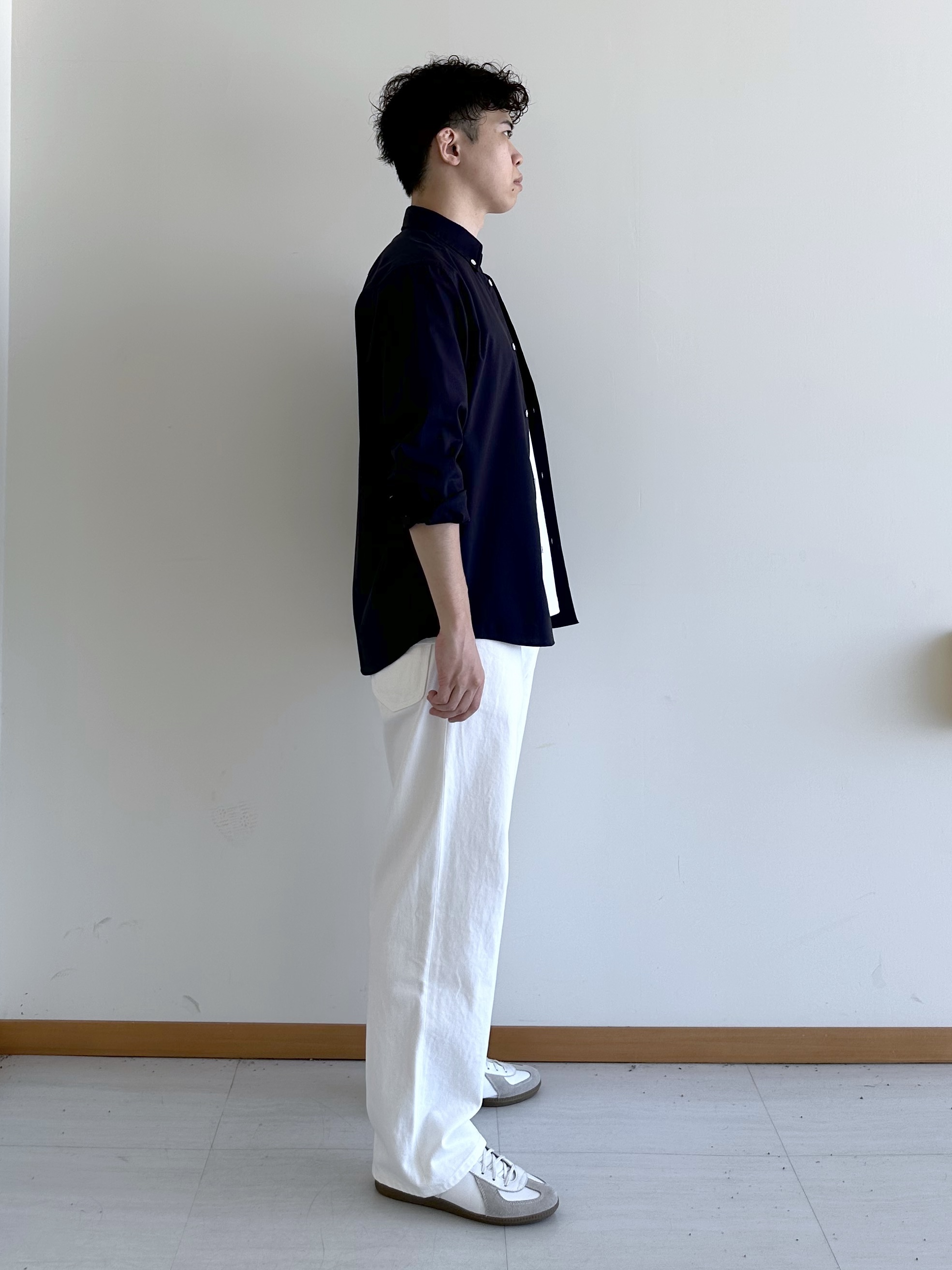 イッシーさんの「TAKEO KIKUCHI｜【BOWLER HAT LABEL】ボーラーハットウォーカー刺繍 ボタンダウンシャツ」を使ったコーディネート
