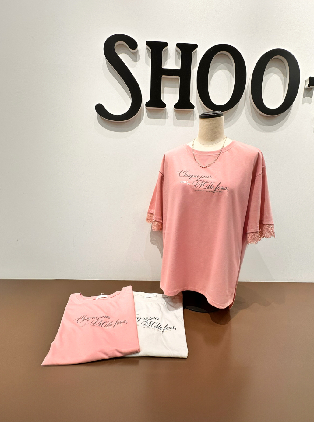 Yossyさんの「SHOO･LA･RUE｜【ひんやり/UV/S-LL】柄アソート お袖レースが旬顔 上品に決まる大人Tシャツ」を使ったコーディネート