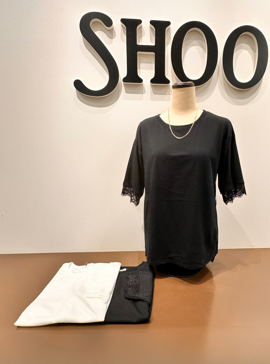 Yossyさんの「SHOO･LA･RUE｜【ひんやり/UV/S-LL】柄アソート お袖レースが旬顔 上品に決まる大人Tシャツ」を使ったコーディネート