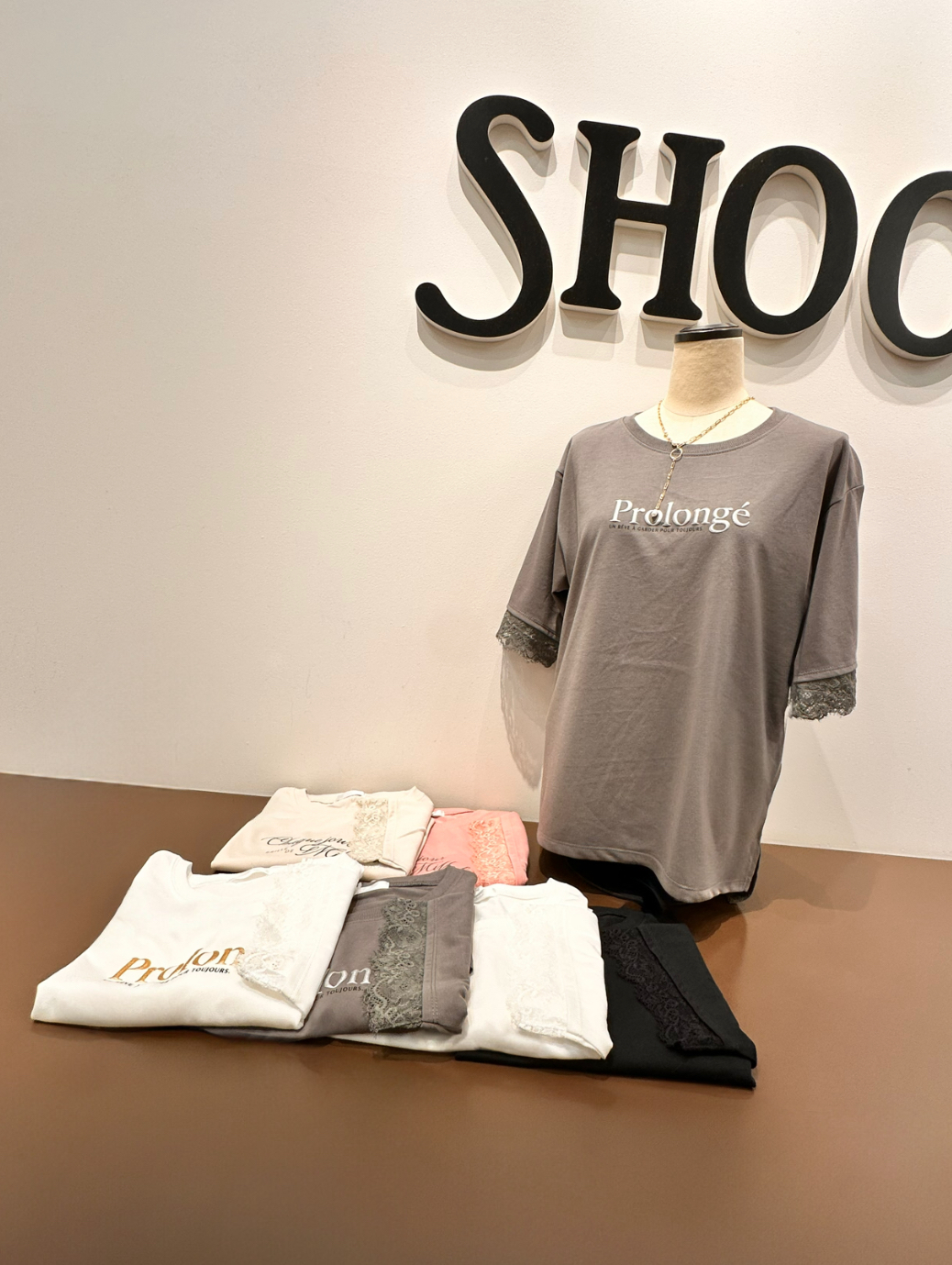 Yossyさんの「SHOO･LA･RUE｜【ひんやり/UV/S-LL】柄アソート お袖レースが旬顔 上品に決まる大人Tシャツ」を使ったコーディネート