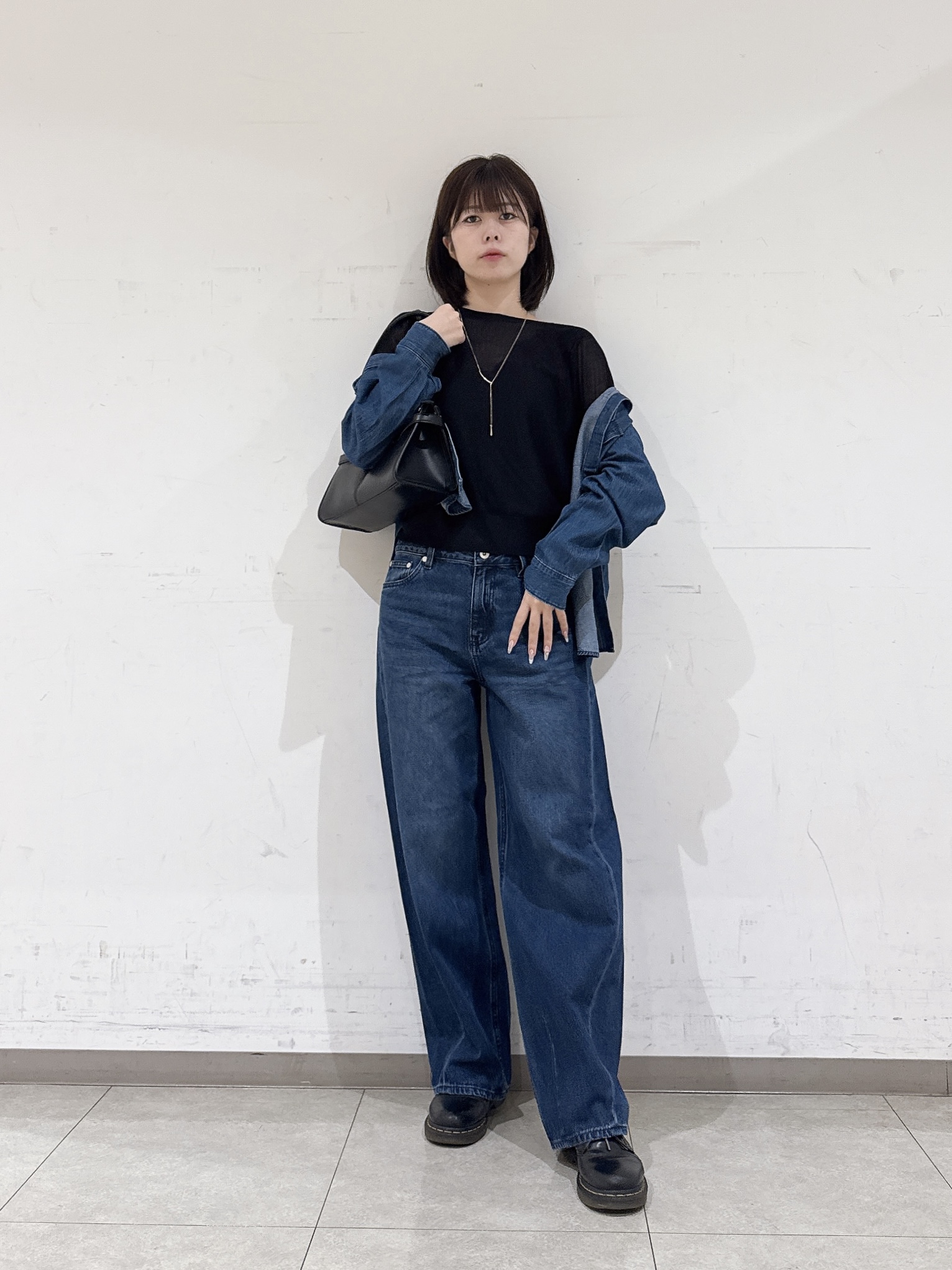 rinaさんの「INDIVI｜【洗える／体型カバー】ライトデニム ワークシャツ」を使ったコーディネート