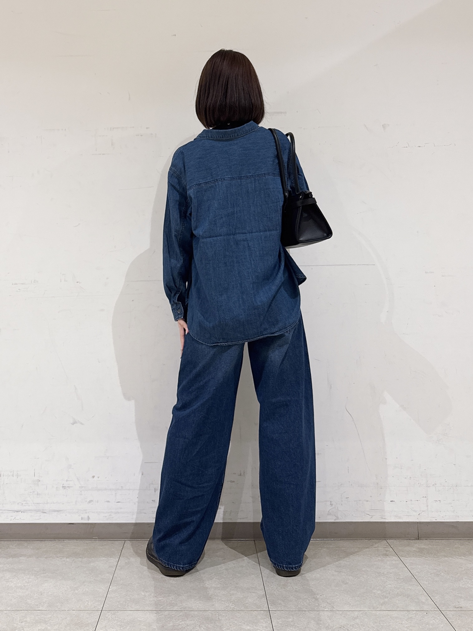 rinaさんの「INDIVI｜【洗える／体型カバー】ライトデニム ワークシャツ」を使ったコーディネート