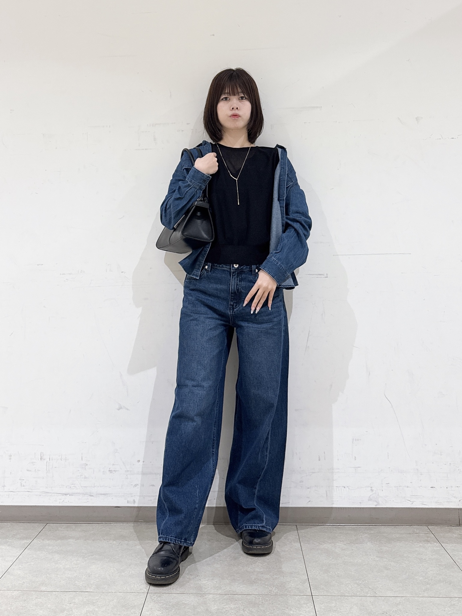 rinaさんの「INDIVI｜【洗える／体型カバー】ライトデニム ワークシャツ」を使ったコーディネート