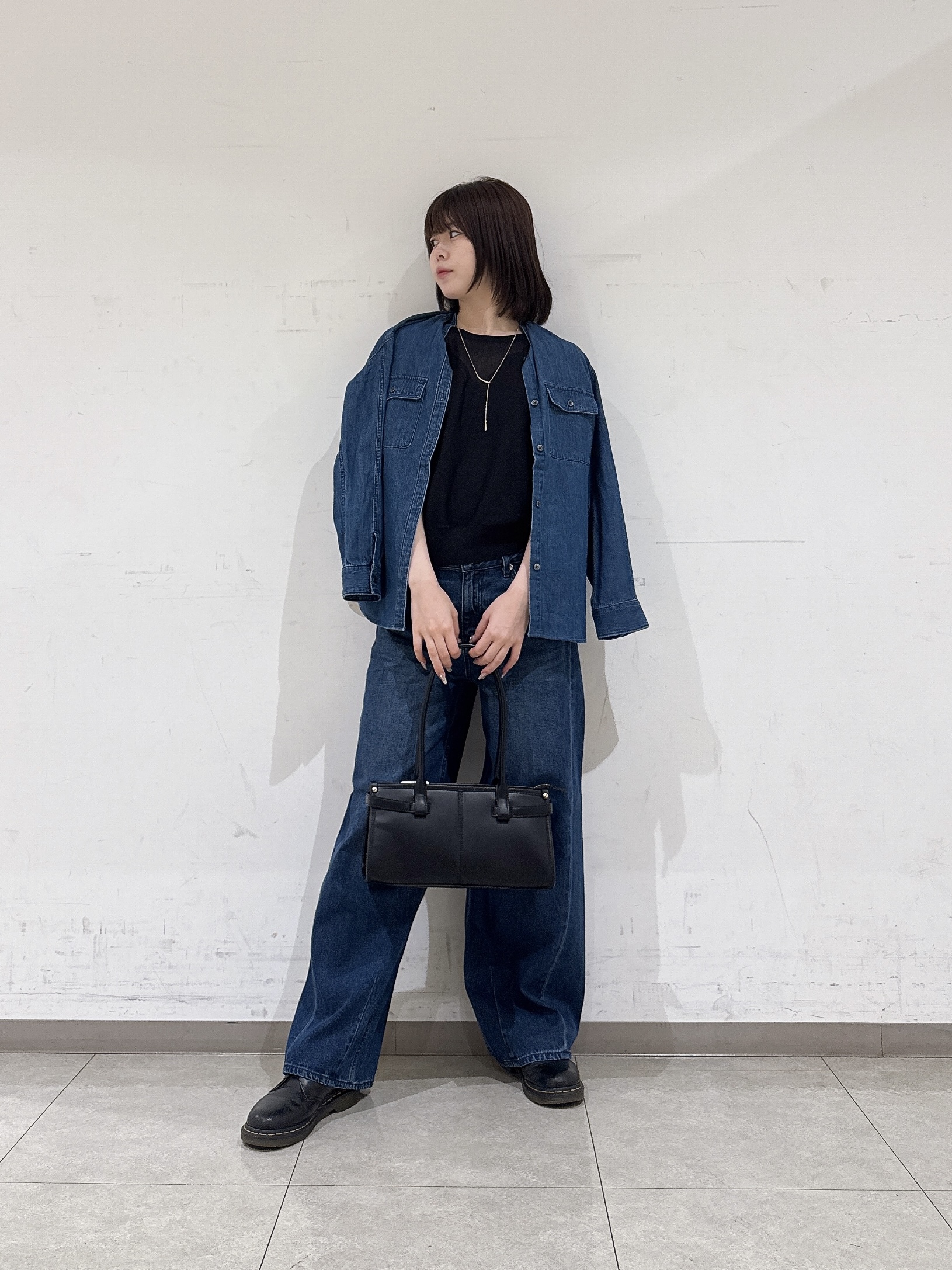 rinaさんの「INDIVI｜【洗える／体型カバー】ライトデニム ワークシャツ」を使ったコーディネート