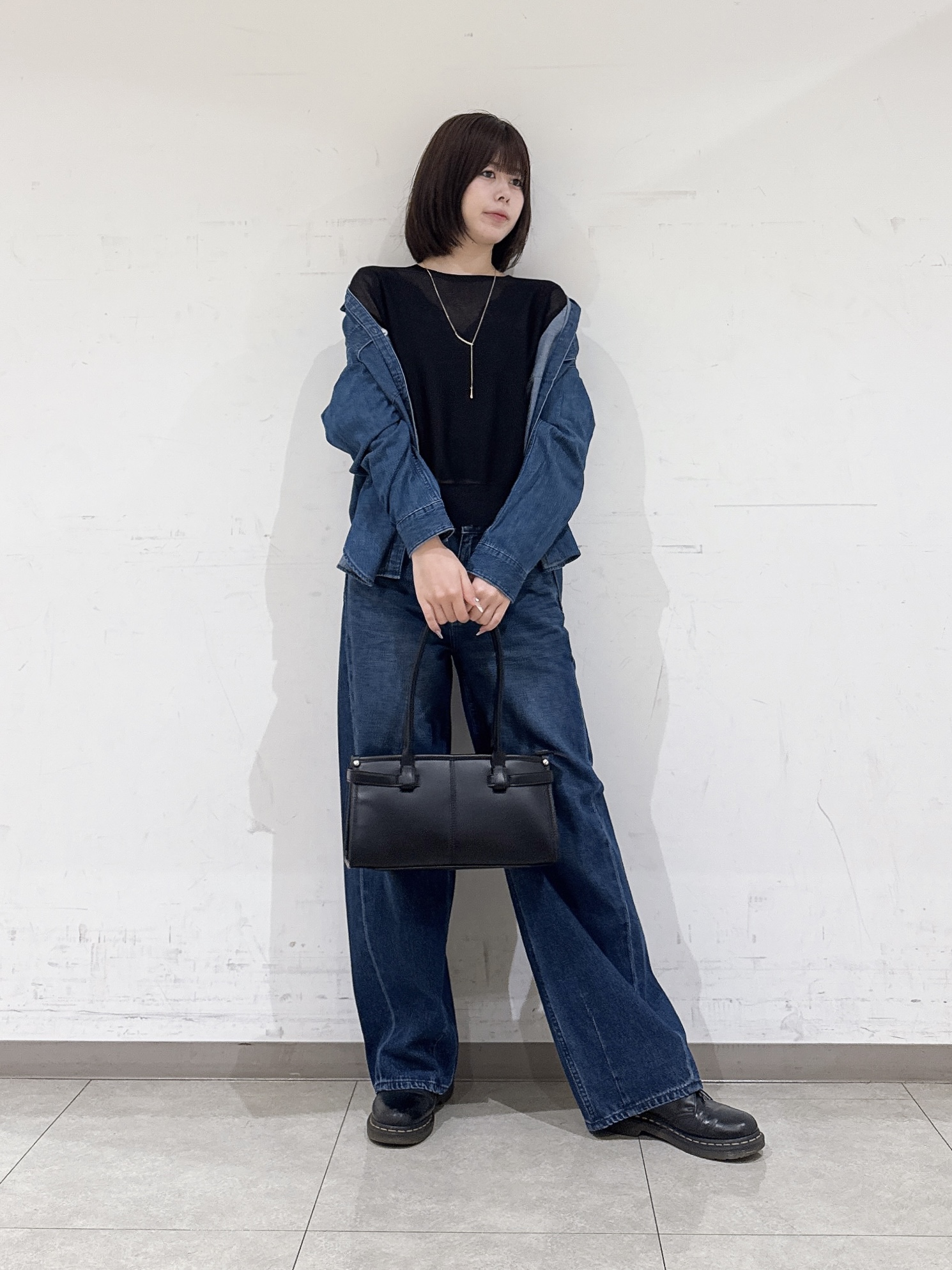 rinaさんの「INDIVI｜【洗える／体型カバー】ライトデニム ワークシャツ」を使ったコーディネート