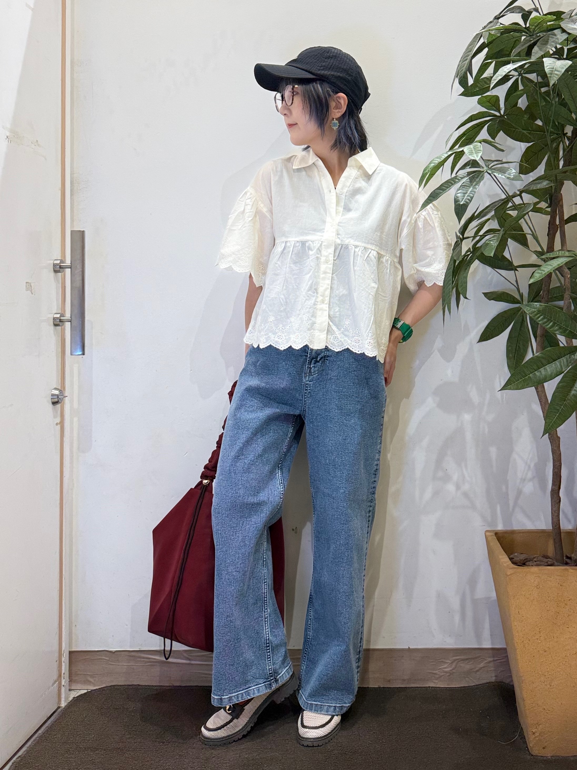 misakiさんの「SHOO･LA･RUE｜【洗濯機可/綿100％】刺繍レースがこなれ見え インせず着られるペプラムブラウス」を使ったコーディネート