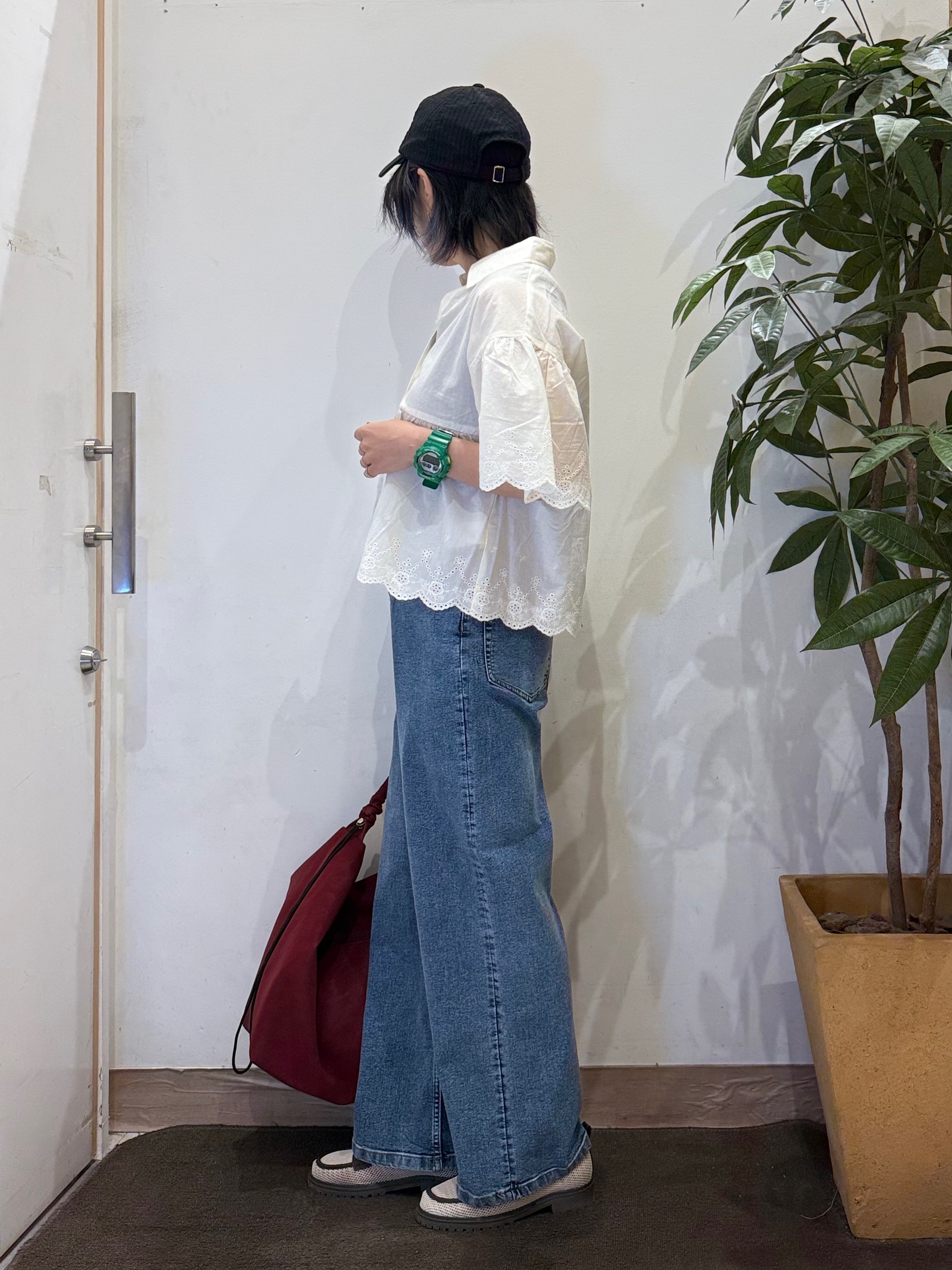 misakiさんの「SHOO･LA･RUE｜【洗濯機可/綿100％】刺繍レースがこなれ見え インせず着られるペプラムブラウス」を使ったコーディネート