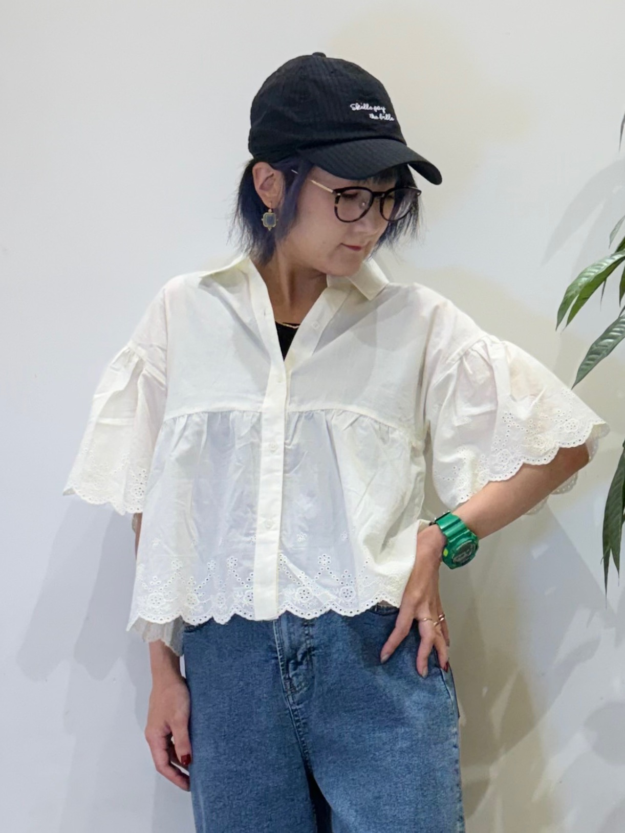 misakiさんの「SHOO･LA･RUE｜【洗濯機可/綿100％】刺繍レースがこなれ見え インせず着られるペプラムブラウス」を使ったコーディネート
