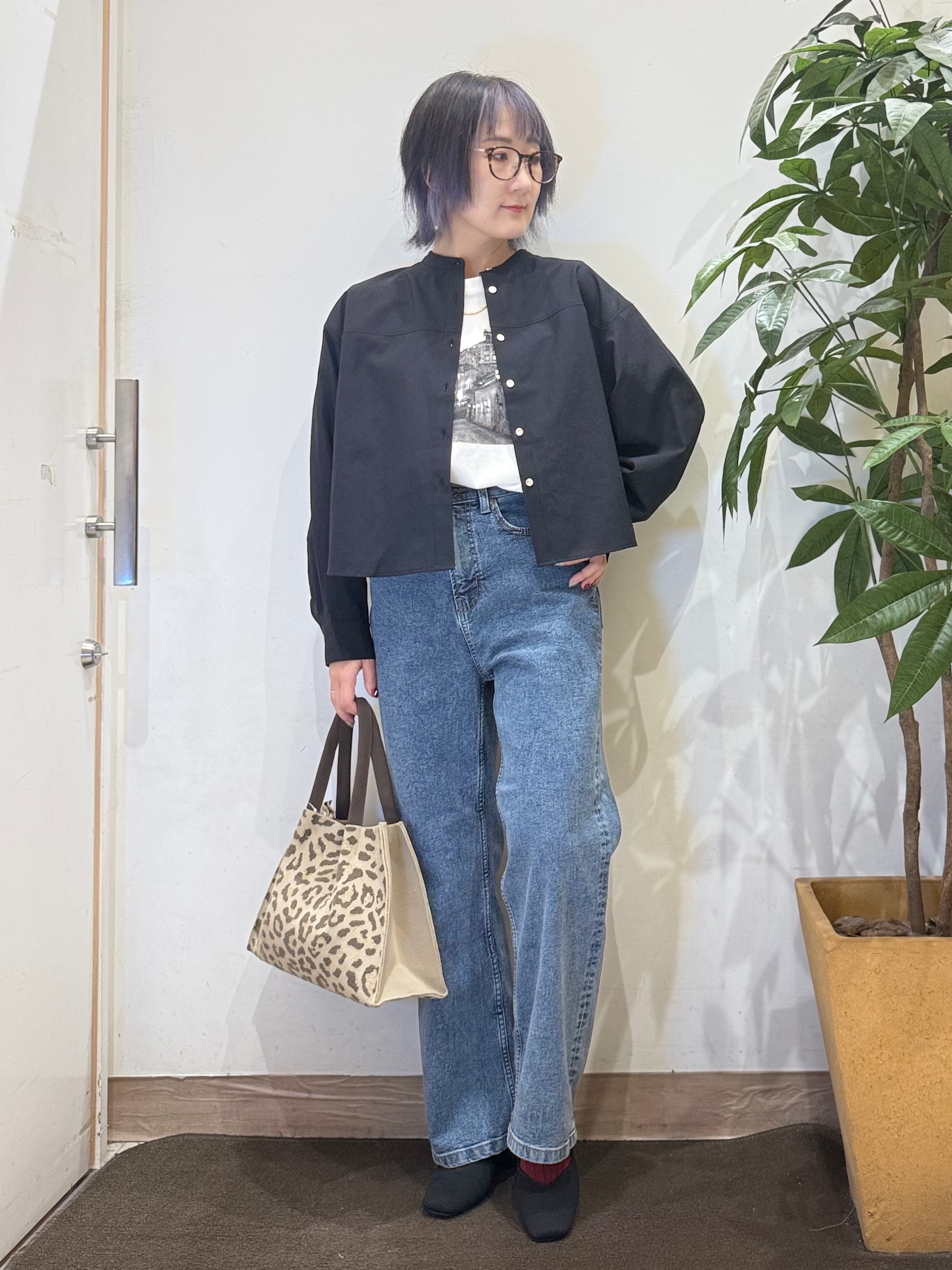 misakiさんの「SHOO･LA･RUE｜【通気性〇/S-LL/洗濯機可】さらりと心地よい。ノーカラーシャツ」を使ったコーディネート