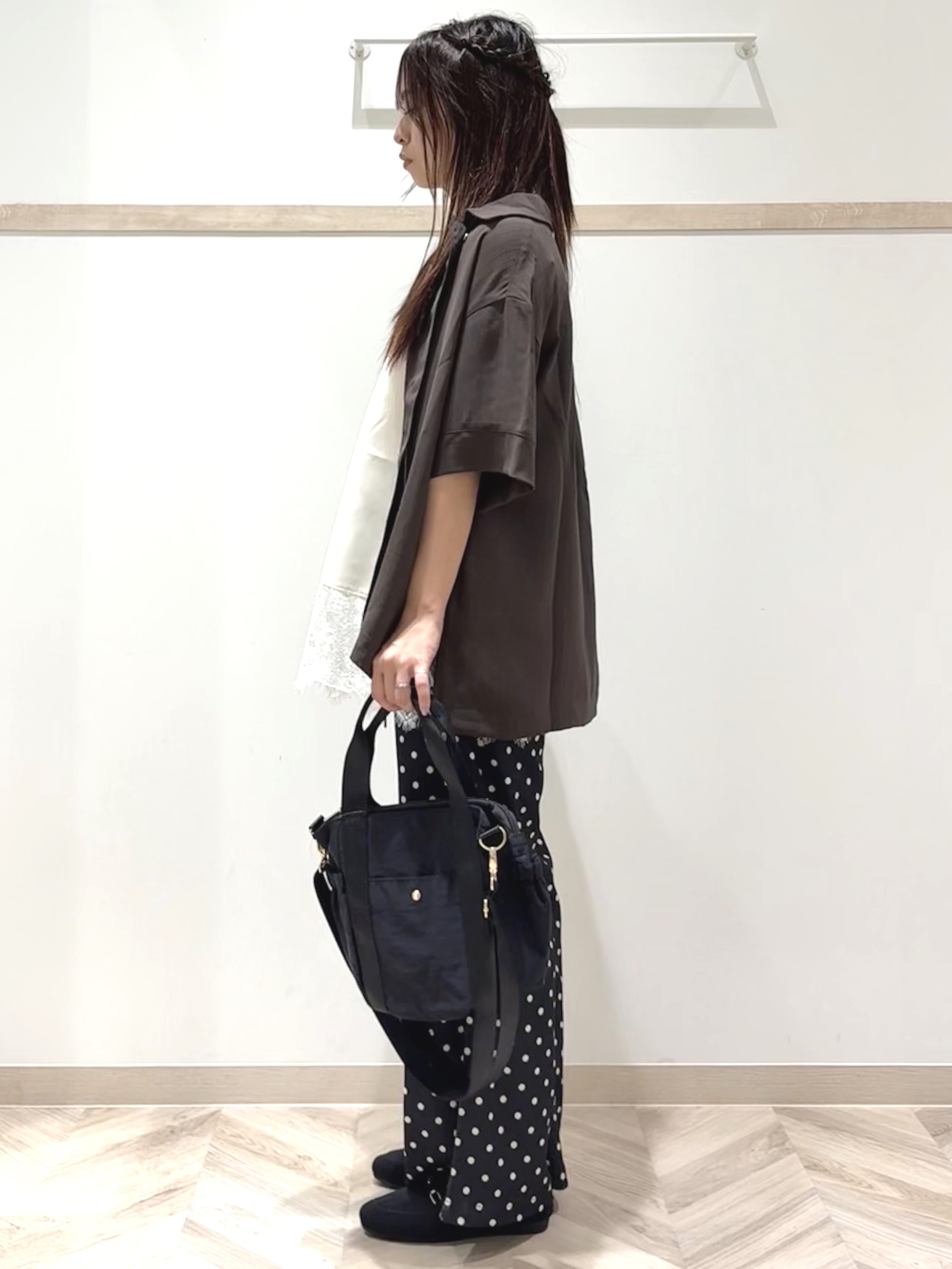 nanaさんの「SHOO･LA･RUE｜【通気性〇/ひんやり/S-LL】洗濯後しわになりにくい とろみストライプシャツ」を使ったコーディネート