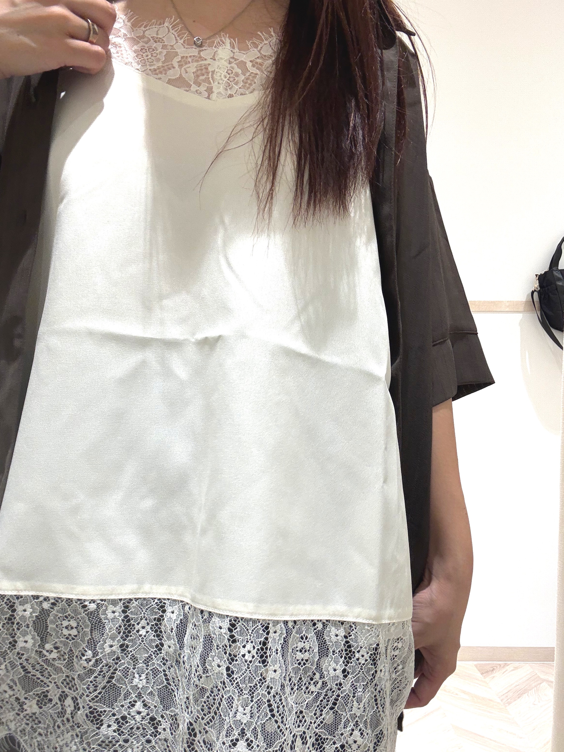 nanaさんの「SHOO･LA･RUE｜【通気性〇/ひんやり/S-LL】洗濯後しわになりにくい とろみストライプシャツ」を使ったコーディネート