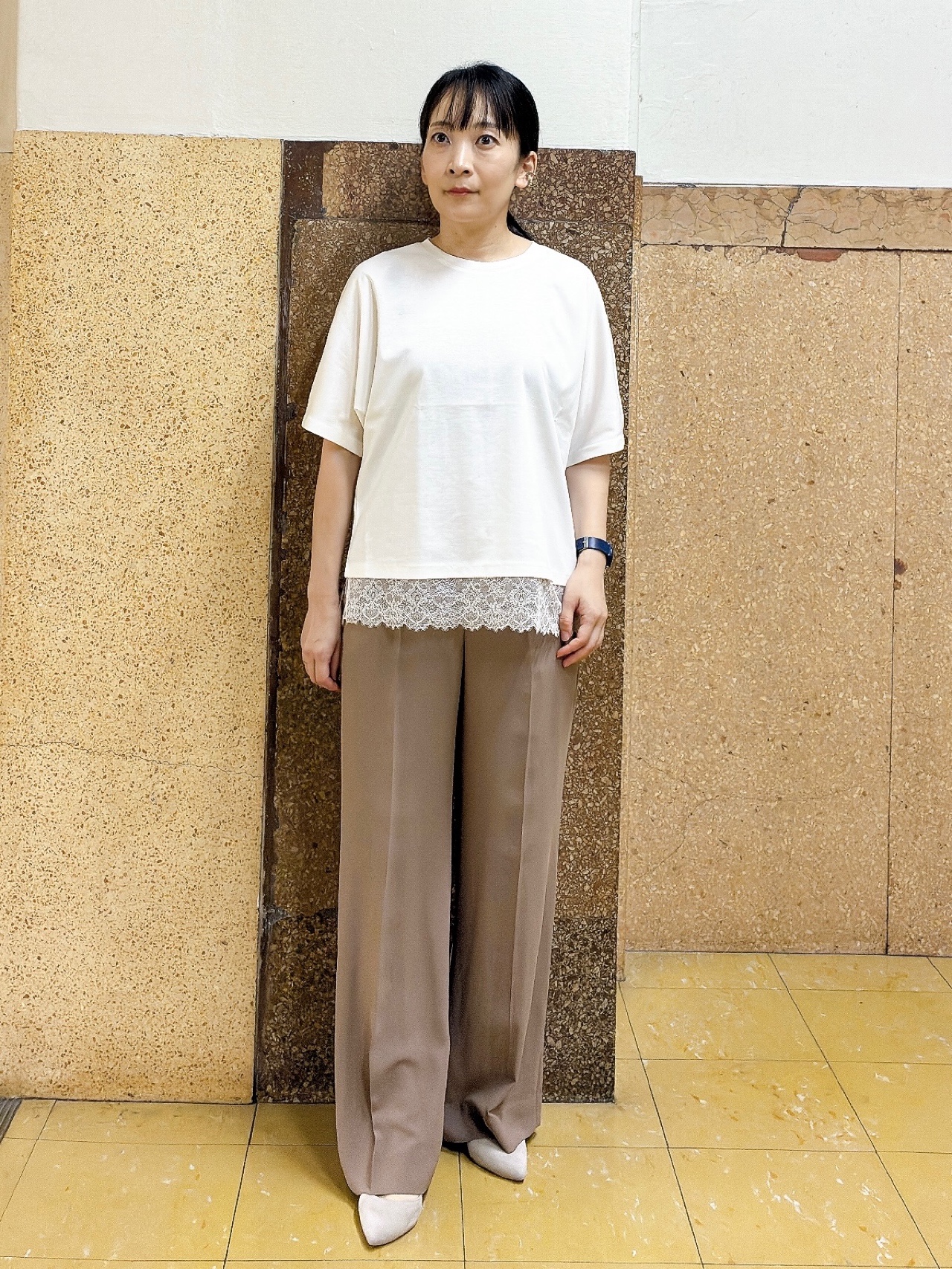 hattoriさんの「INDIVI｜【汗ジミ防止／接触冷感】裾レースドルマンTシャツ」を使ったコーディネート