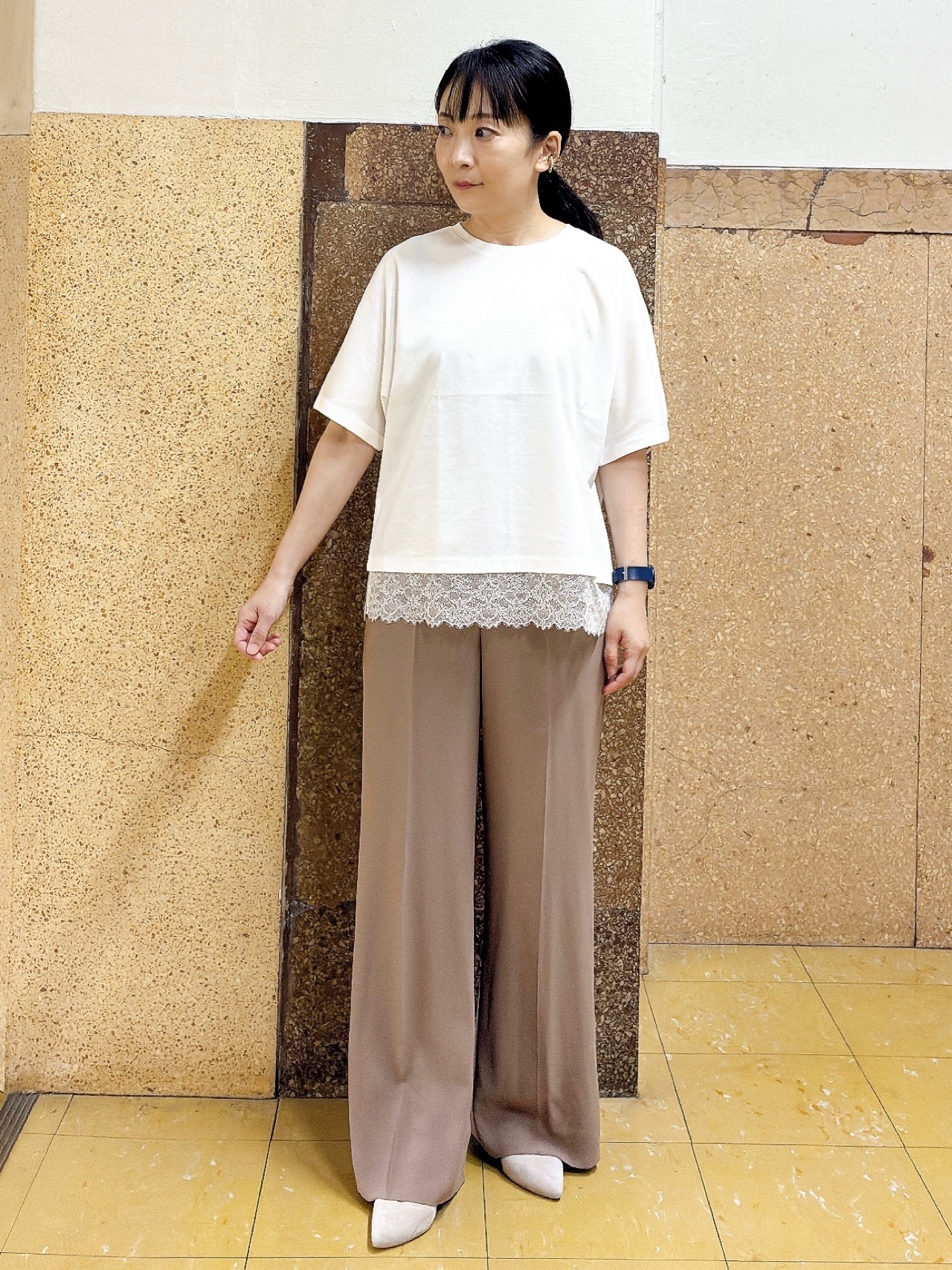 hattoriさんの「INDIVI｜【汗ジミ防止／接触冷感】裾レースドルマンTシャツ」を使ったコーディネート