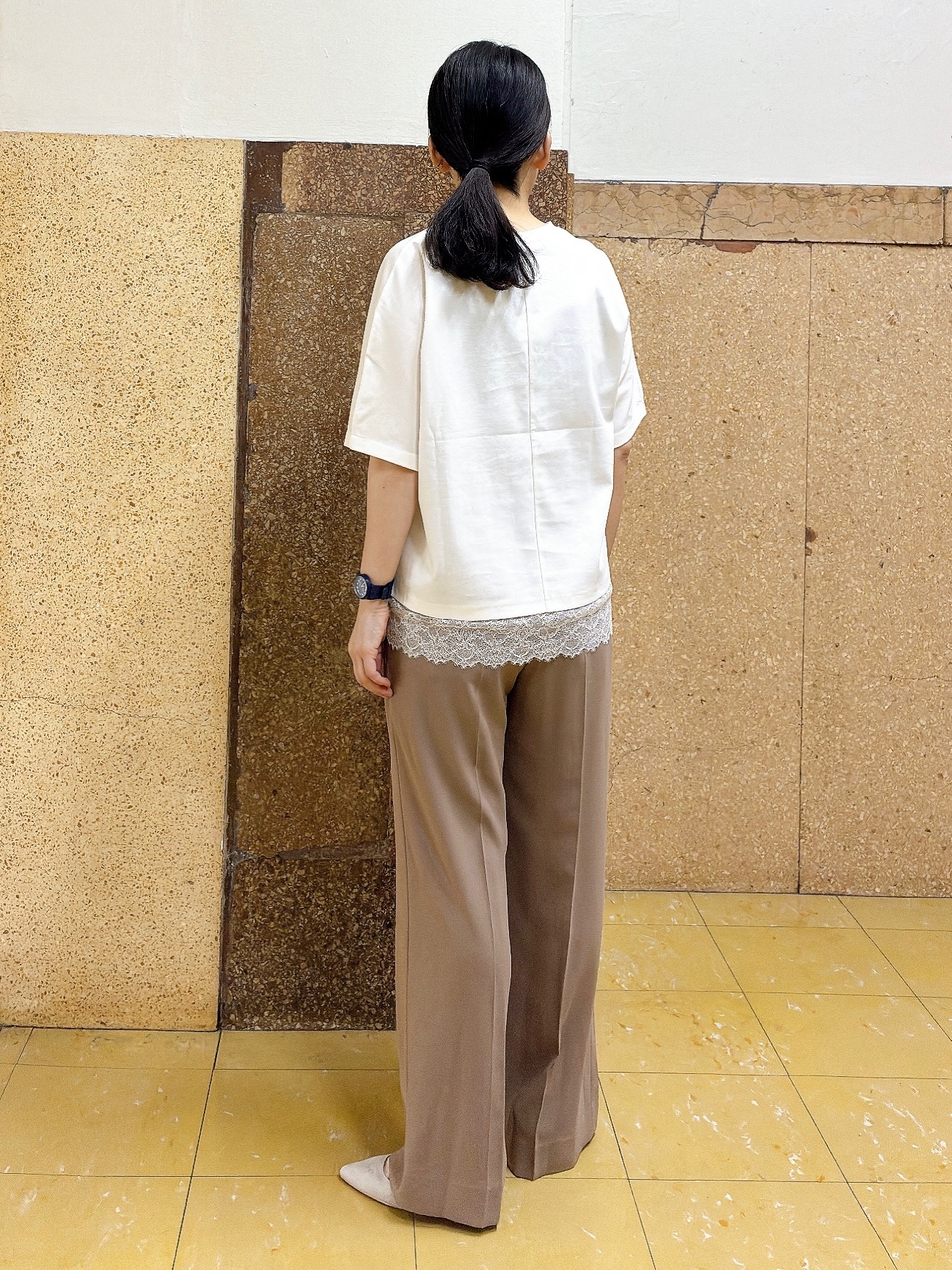 hattoriさんの「INDIVI｜【汗ジミ防止／接触冷感】裾レースドルマンTシャツ」を使ったコーディネート