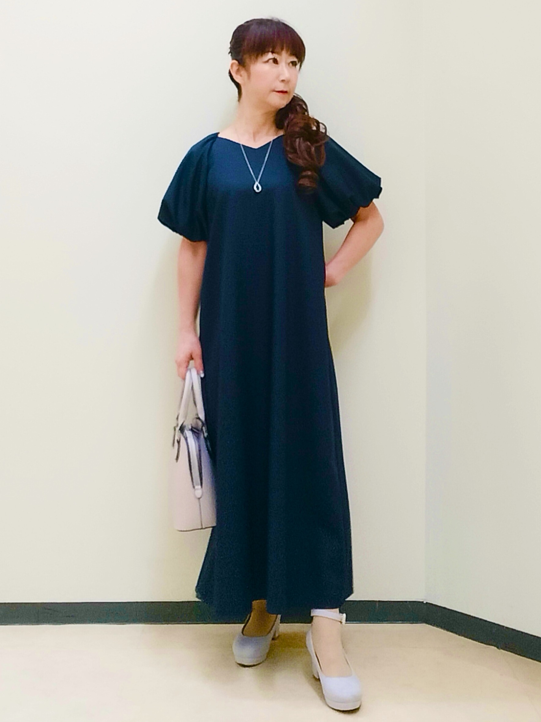 花さんの「Reflect｜【UVカット／手洗い可】パフスリーブ Vネックワンピース」を使ったコーディネート
