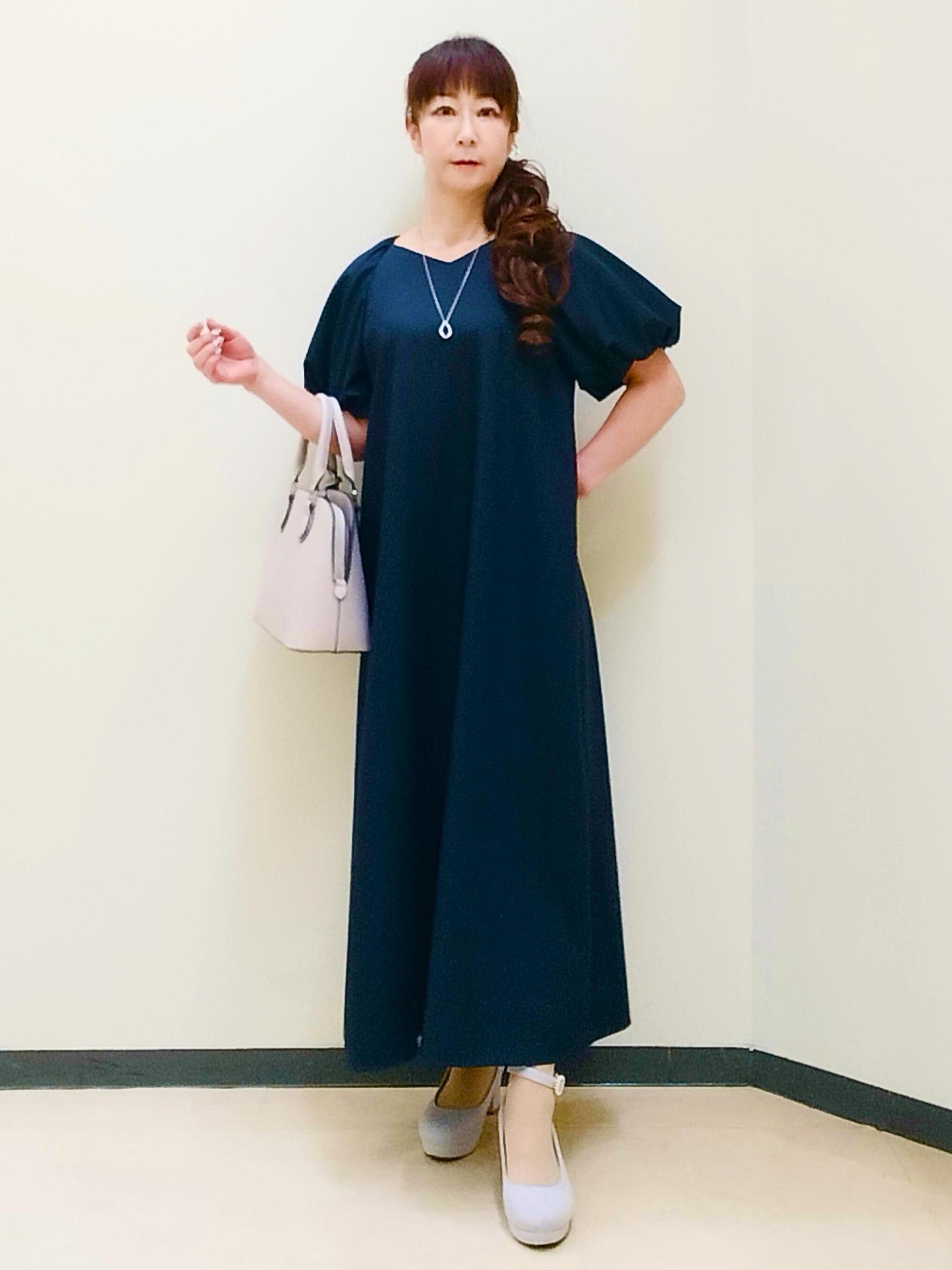花さんの「Reflect｜【UVカット／手洗い可】パフスリーブ Vネックワンピース」を使ったコーディネート
