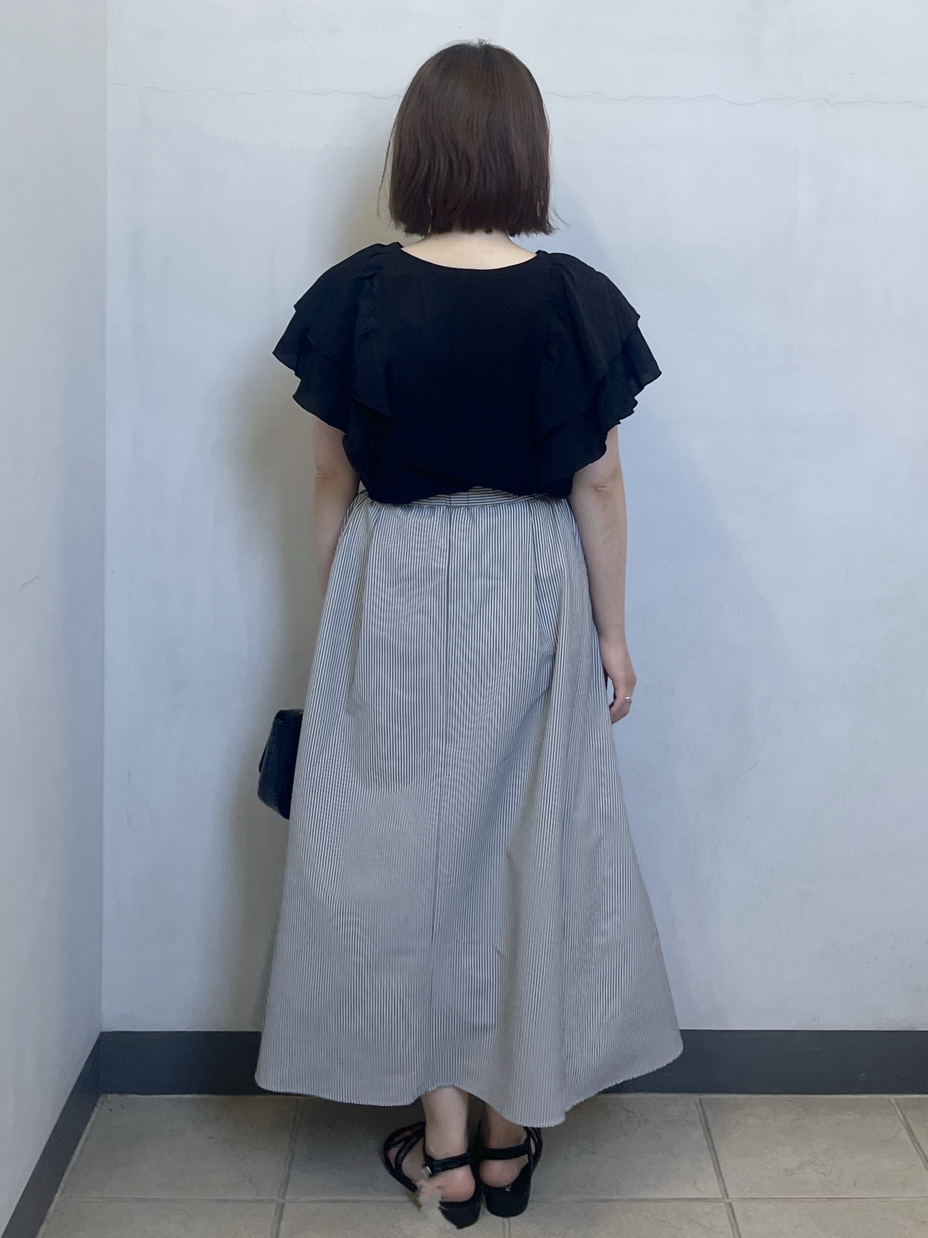 mikiさんの「OPAQUE.CLIP｜フリルVネックブラウス【洗濯機OK】」を使ったコーディネート