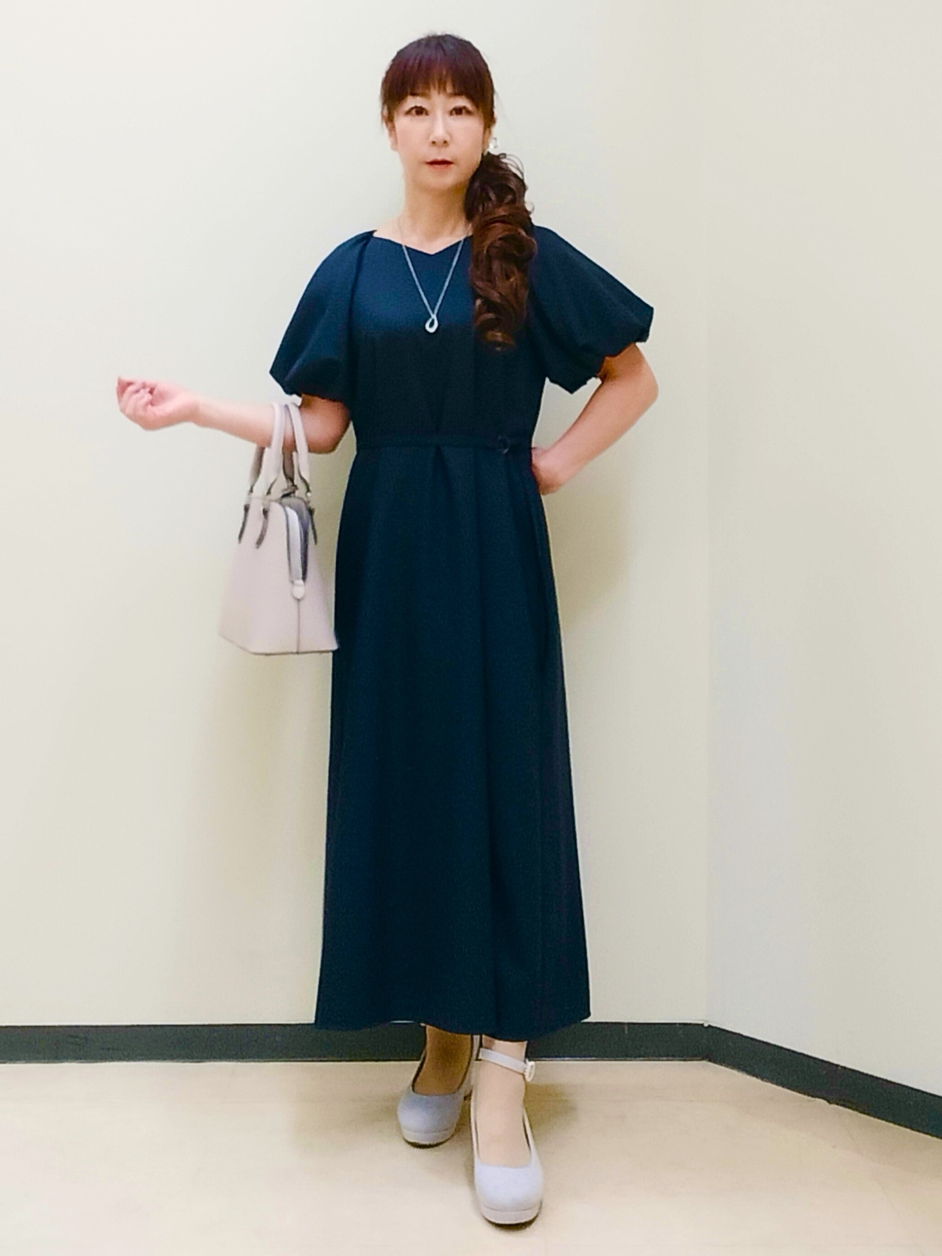 花さんの「Reflect｜【UVカット／手洗い可】パフスリーブ Vネックワンピース」を使ったコーディネート