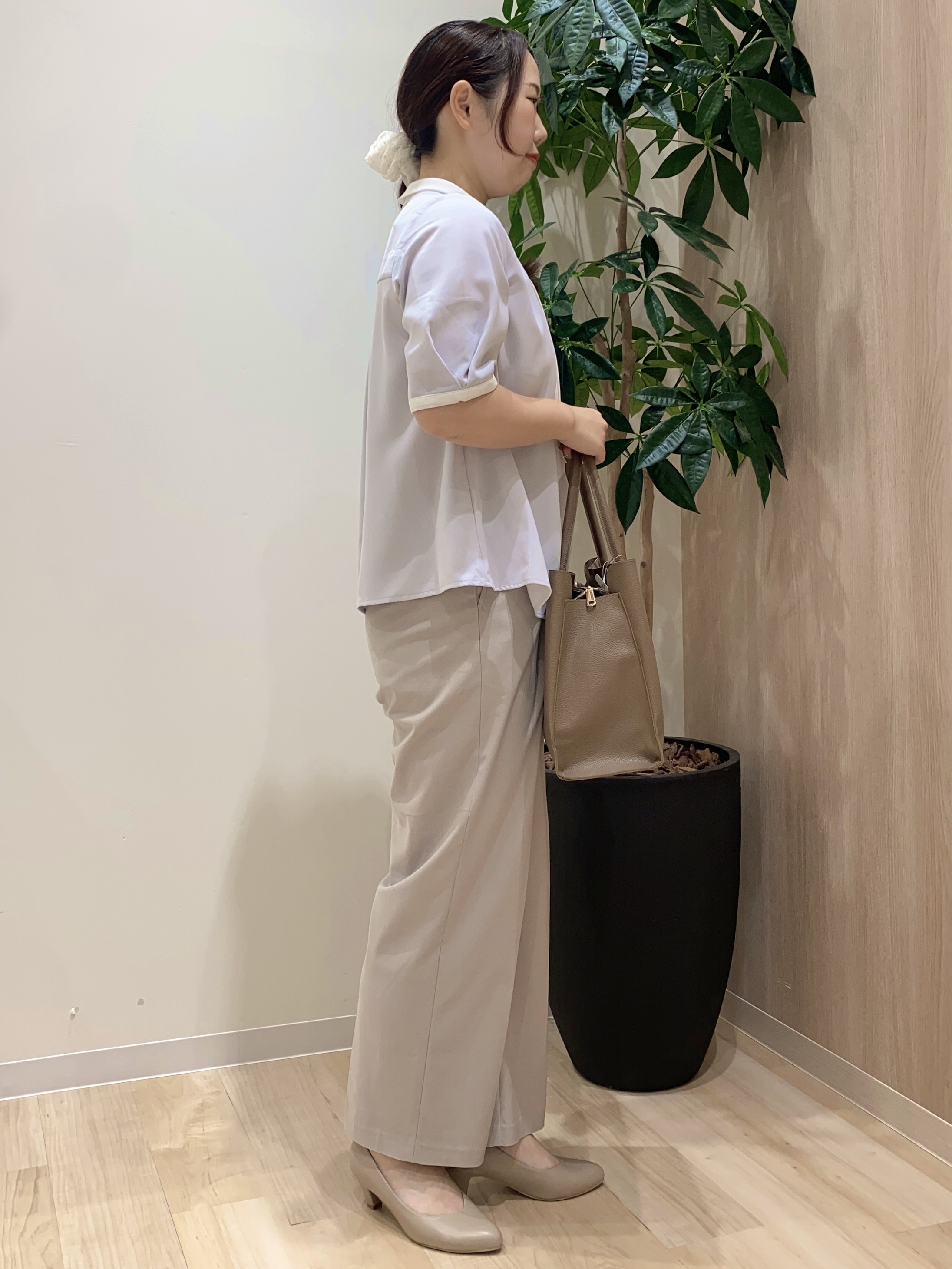 HANAさんの「grove｜【洗濯機OK/シワになりにくい】1枚で華やぐ配色ボウタイブラウス」を使ったコーディネート