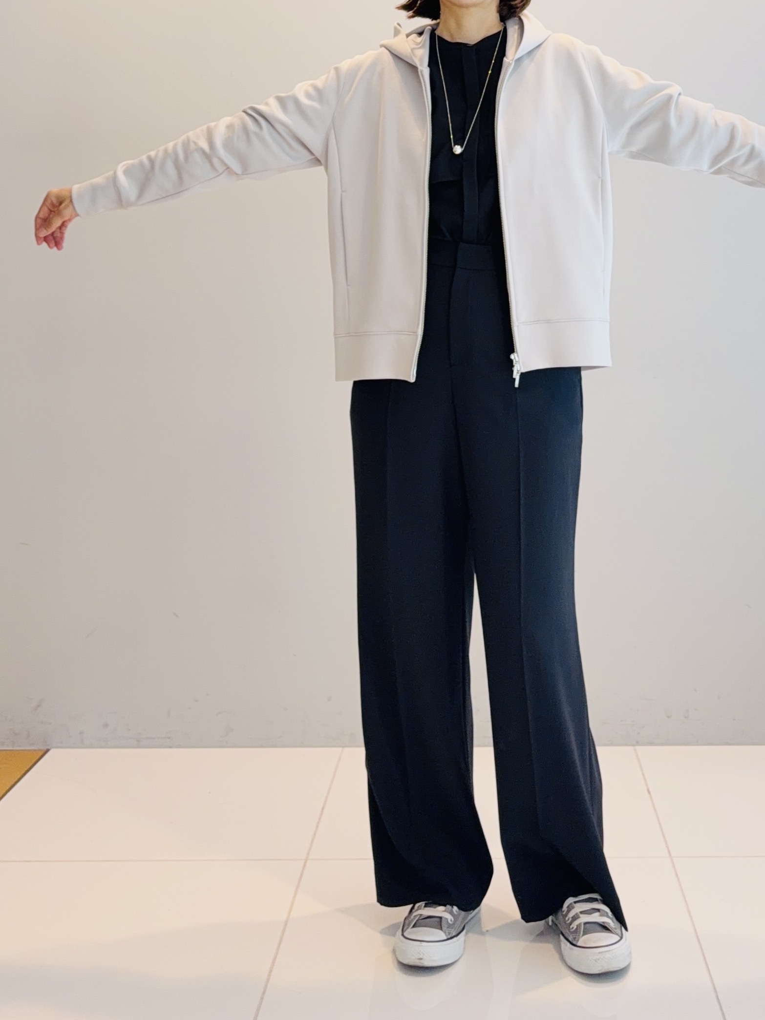 murayamaさんの「INDIVI｜【接触冷感/UVケア/夏羽織り/着る日傘】ケープ風ブラウス」を使ったコーディネート
