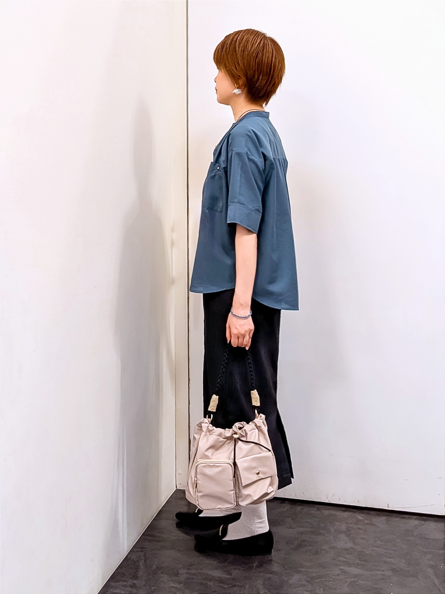 やまちゃんさんの「grove｜【洗濯機◎】ほんのり大人の透け感、シアーカバーブラウス」を使ったコーディネート