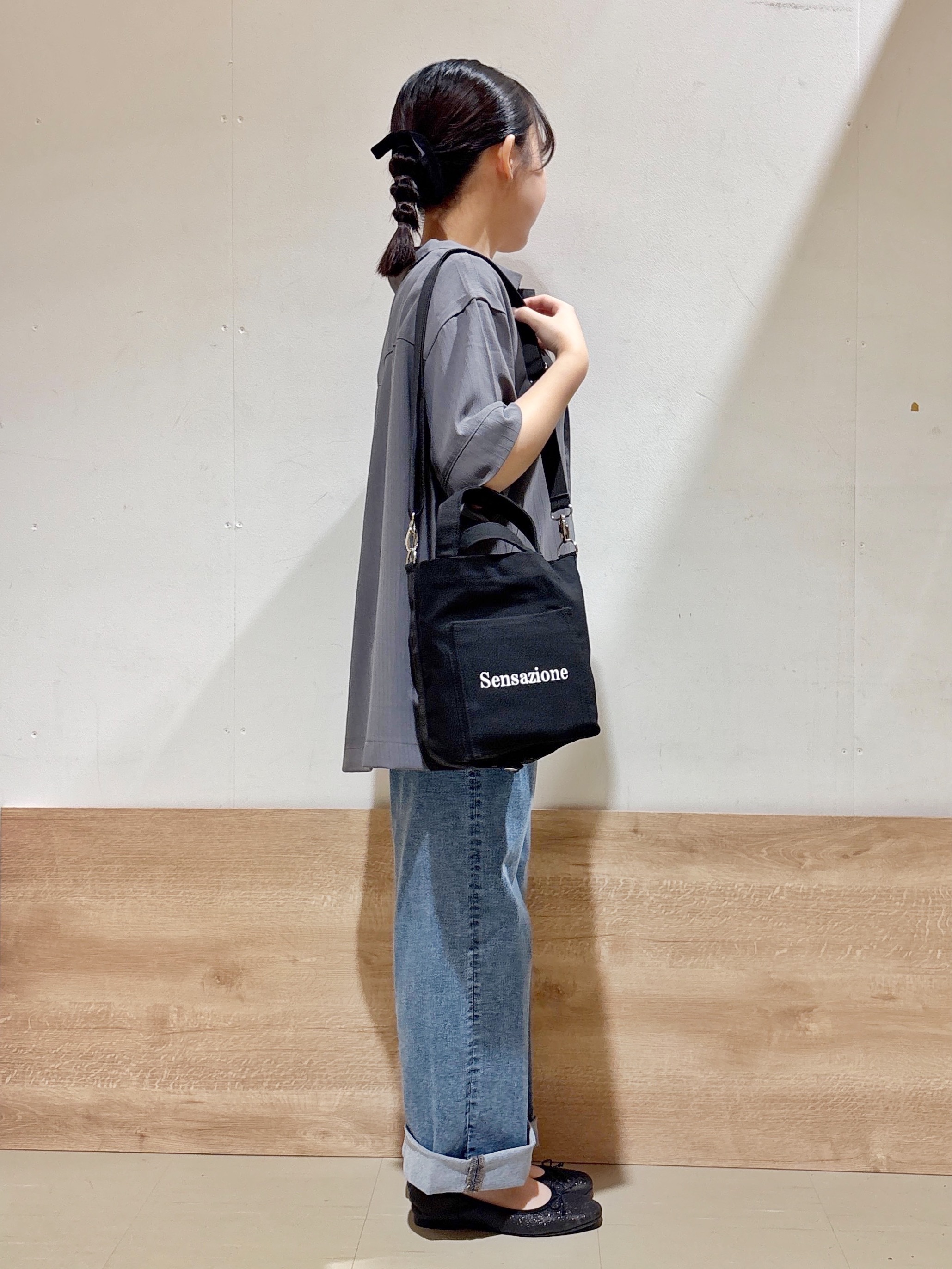 るねさんの「SHOO･LA･RUE｜【通気性〇/ひんやり/S-LL】洗濯後しわになりにくい とろみストライプシャツ」を使ったコーディネート