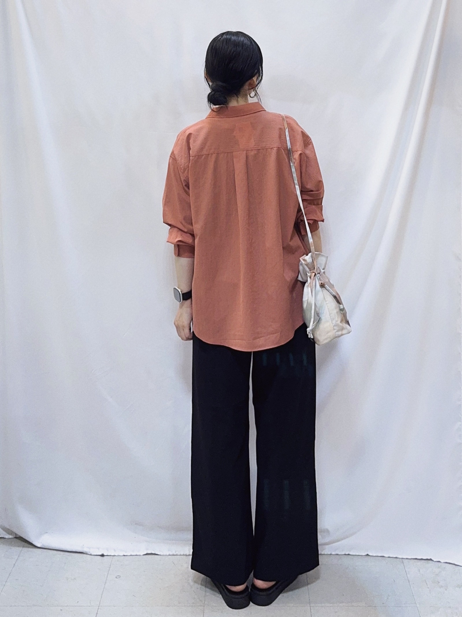 𝐇𝐢𝐫𝐨𝐦𝐢さんの「SHOO･LA･RUE｜【通気性〇/S-LL/洗濯機可】大人のきちんとベーシックシャツ」を使ったコーディネート