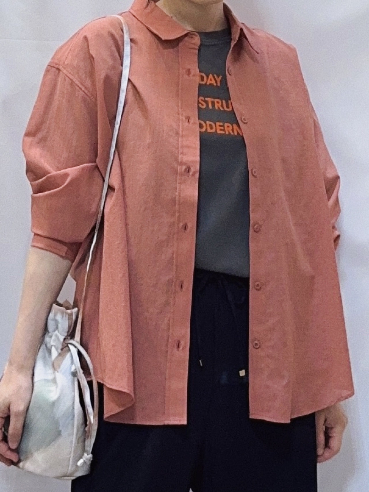 𝐇𝐢𝐫𝐨𝐦𝐢さんの「SHOO･LA･RUE｜【通気性〇/S-LL/洗濯機可】大人のきちんとベーシックシャツ」を使ったコーディネート