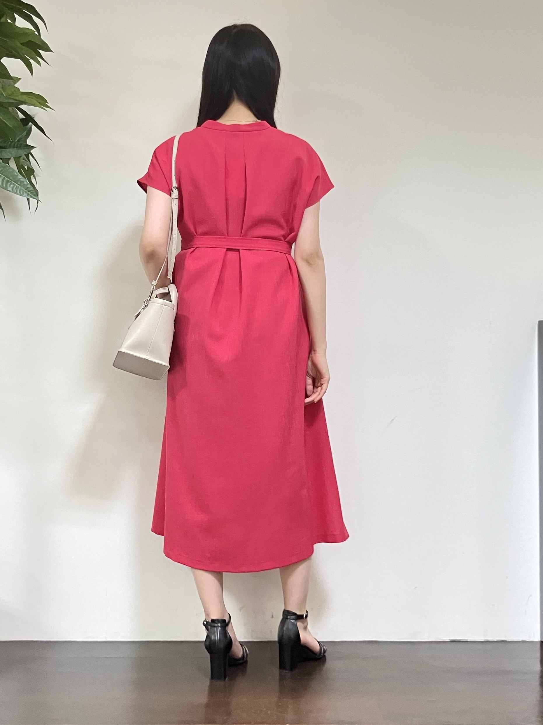 カレンさんの「UNTITLED｜【UV/接触冷感/遮熱/通気性】スラブバンドカラーワンピース」を使ったコーディネート