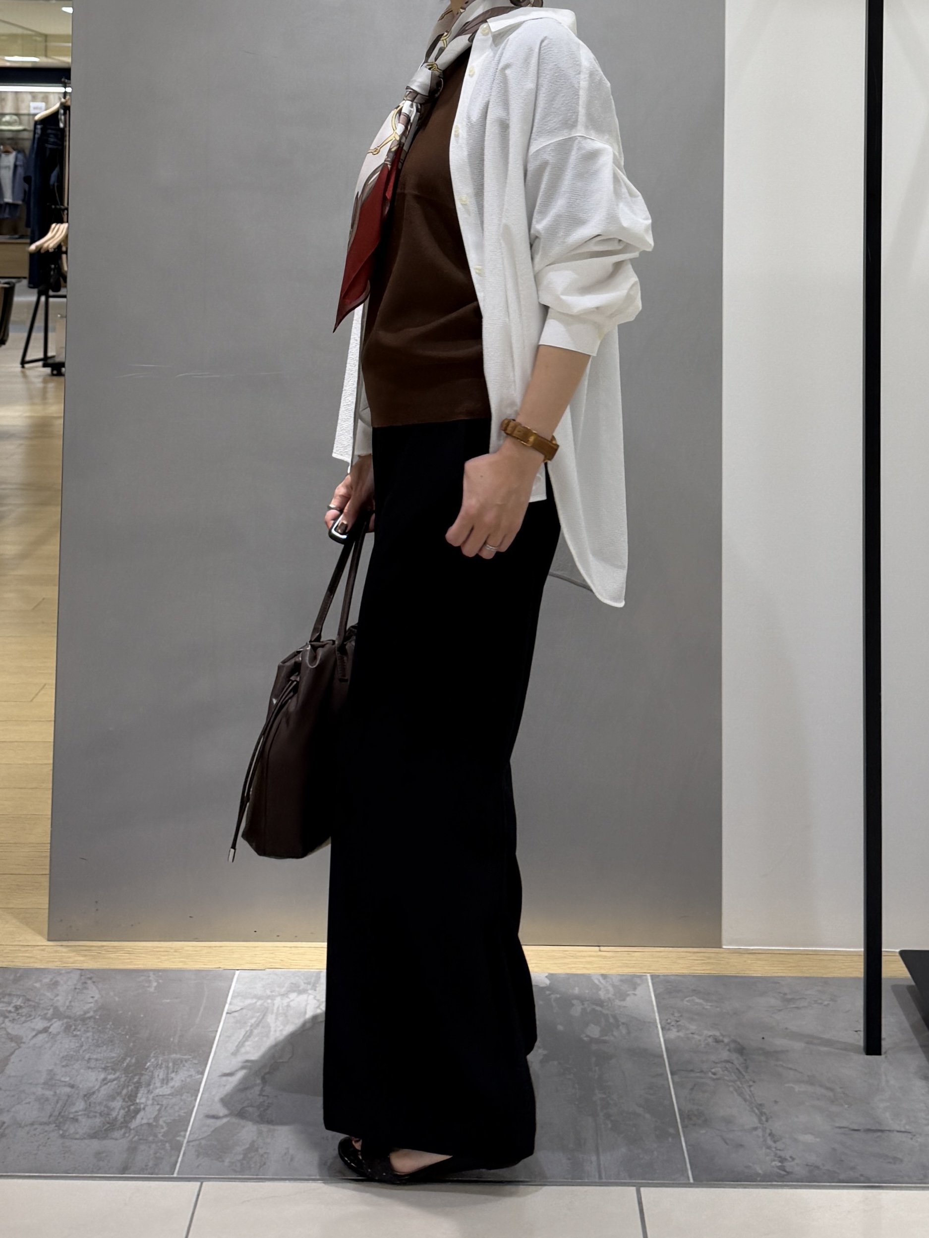 shihoさんの「INDIVI｜【体型カバー／洗える】シアードルマンニット」を使ったコーディネート