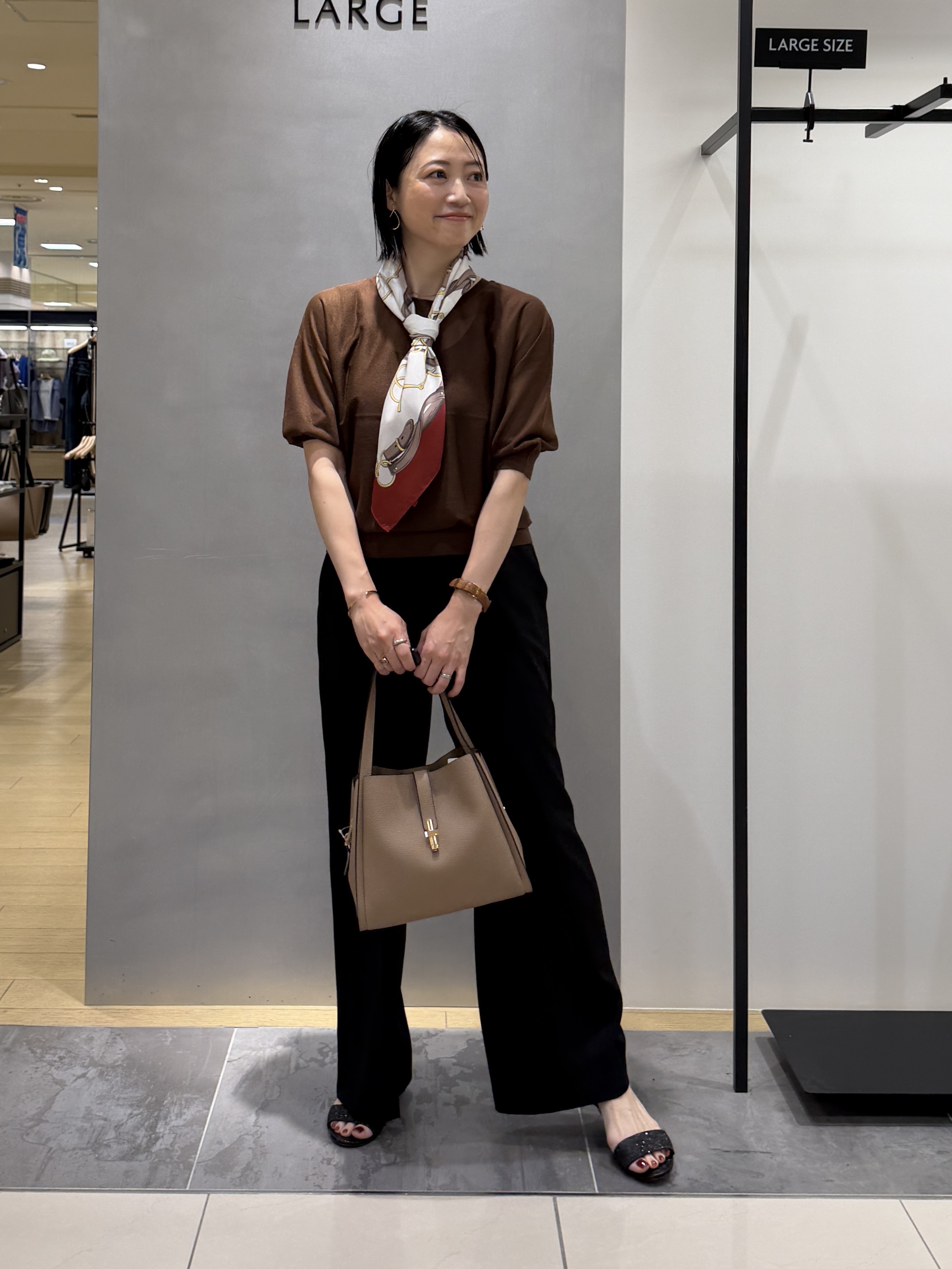 shihoさんの「INDIVI｜【体型カバー／洗える】シアードルマンニット」を使ったコーディネート