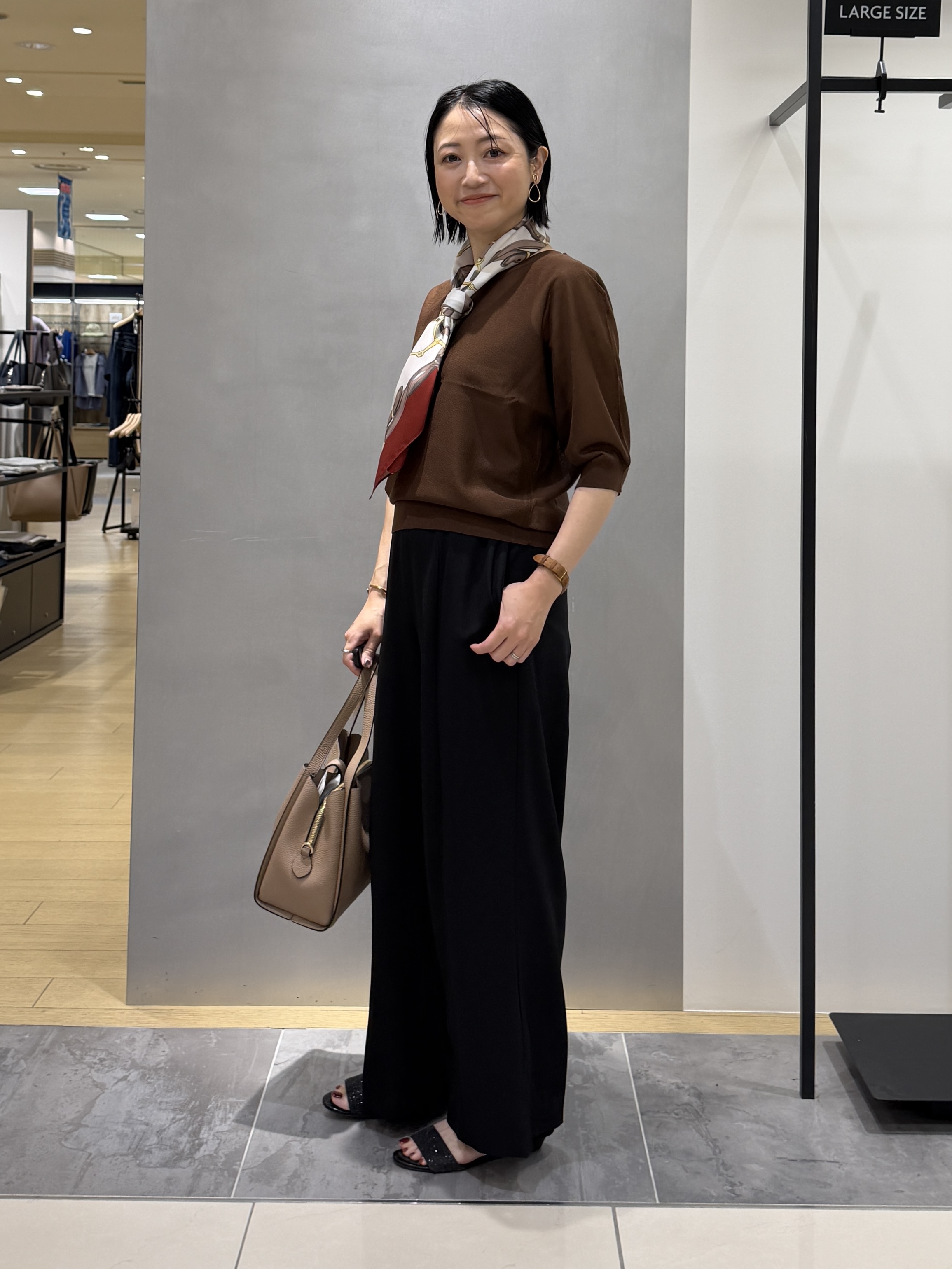 shihoさんの「INDIVI｜【体型カバー／洗える】シアードルマンニット」を使ったコーディネート