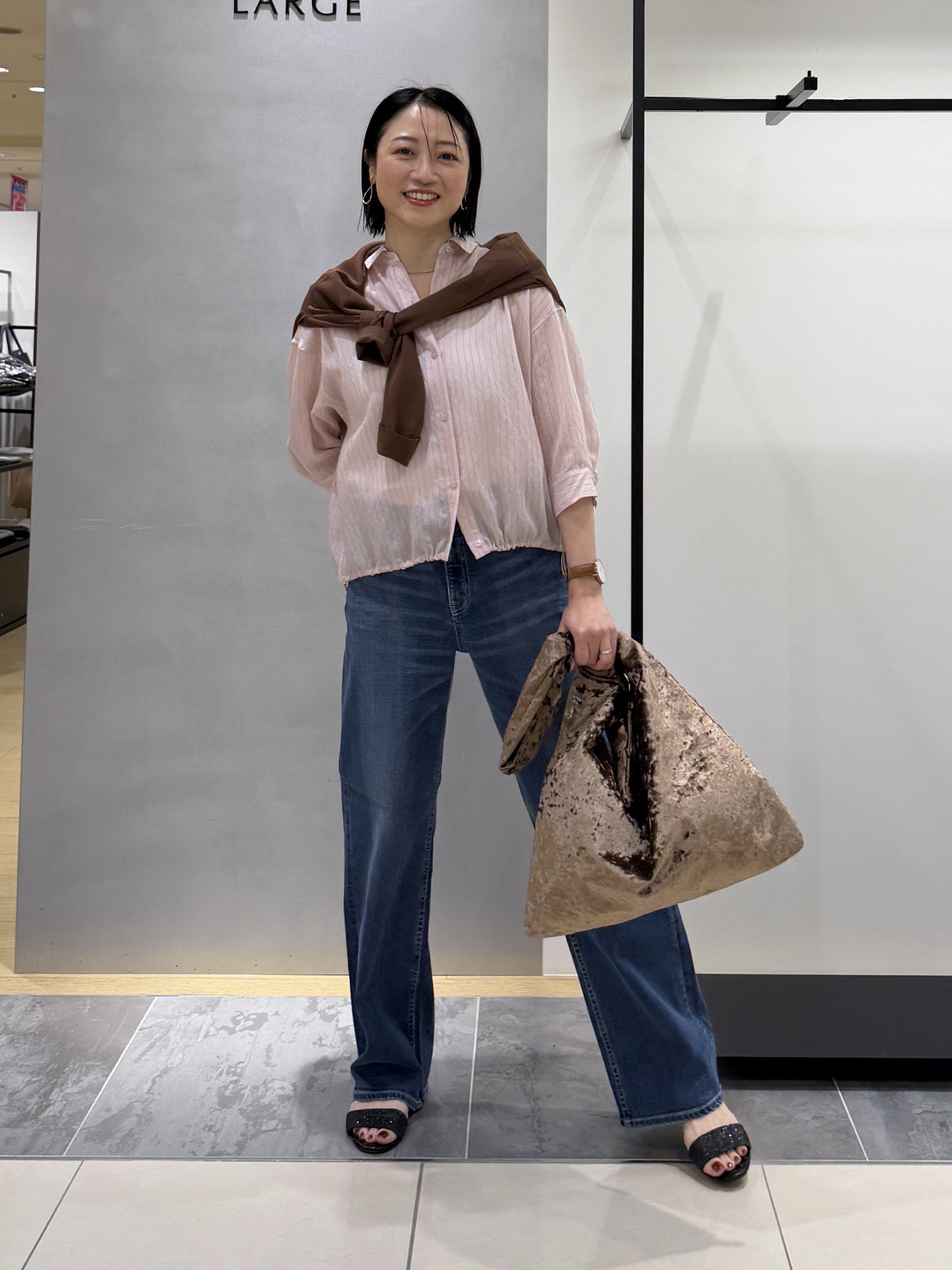 shihoさんの「INDIVI｜【シアー／7分袖】体型カバーゆったりシャツ」を使ったコーディネート