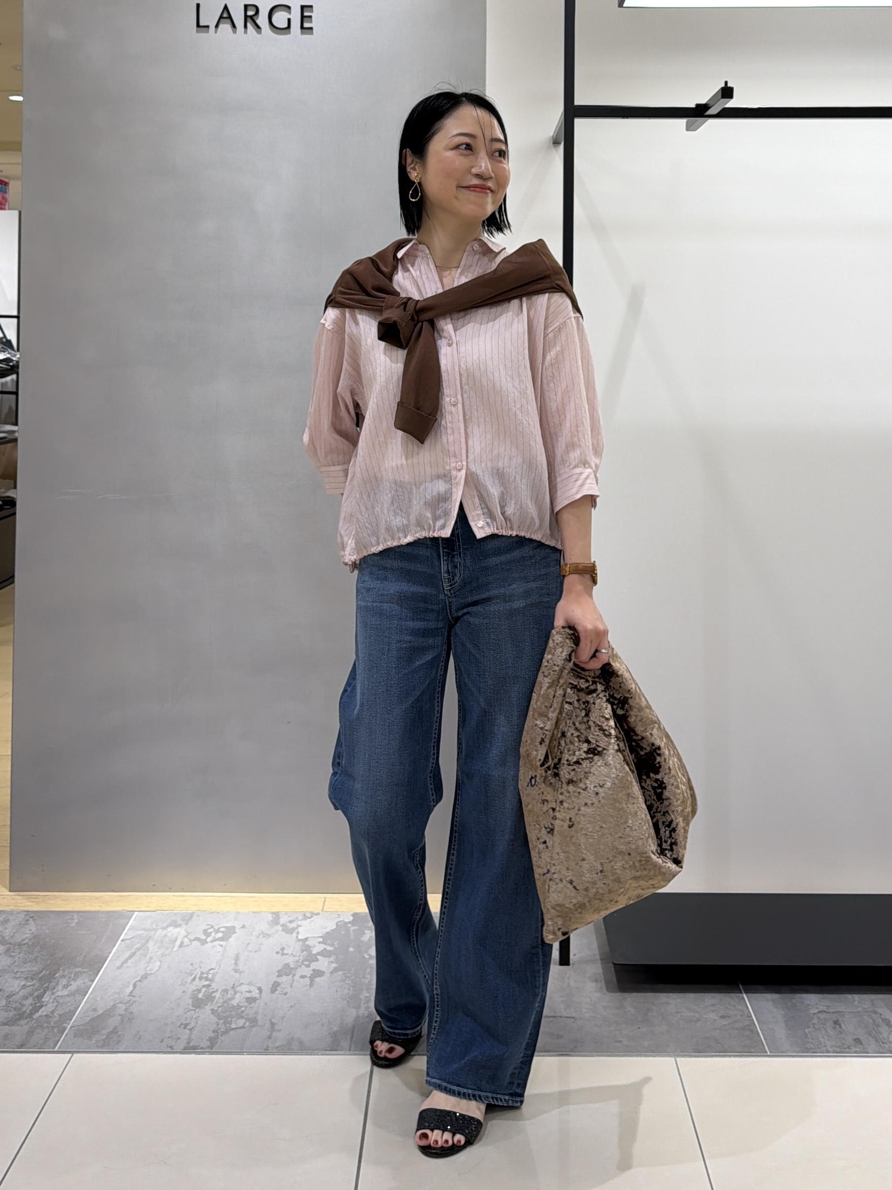 shihoさんの「INDIVI｜【シアー／7分袖】体型カバーゆったりシャツ」を使ったコーディネート