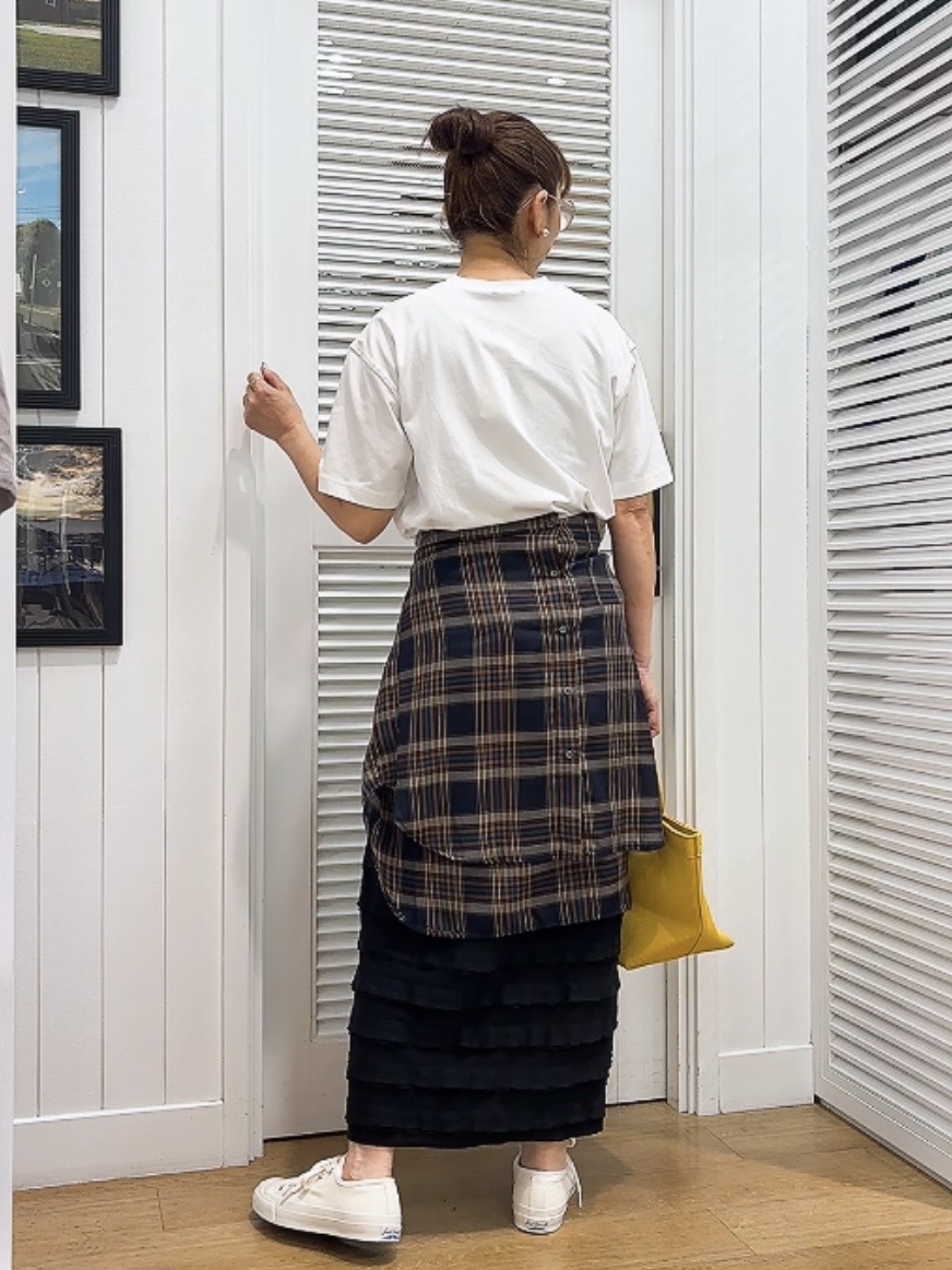Yasucoさんの「Dessin｜グラフィックデザイン Tシャツ」を使ったコーディネート