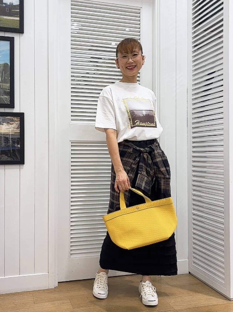 Yasucoさんの「Dessin｜グラフィックデザイン Tシャツ」を使ったコーディネート