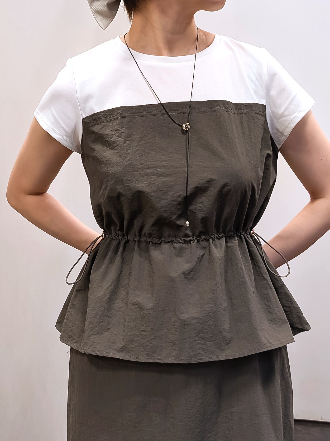 やまちゃんさんの「grove｜【低身長さんも選べる着丈・洗濯機◎】1枚で旬顔！Tシャツドッキングドロストワンピース」を使ったコーディネート